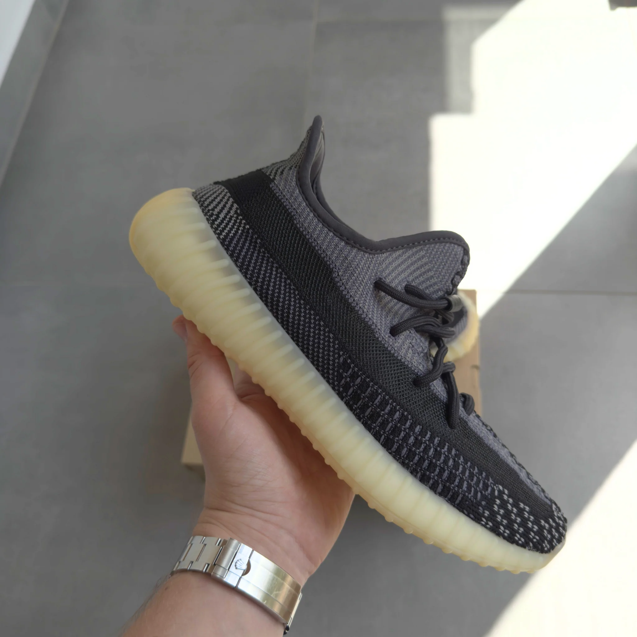 Adidas Yeezy Boost 350 V2 Carbon - Image 4