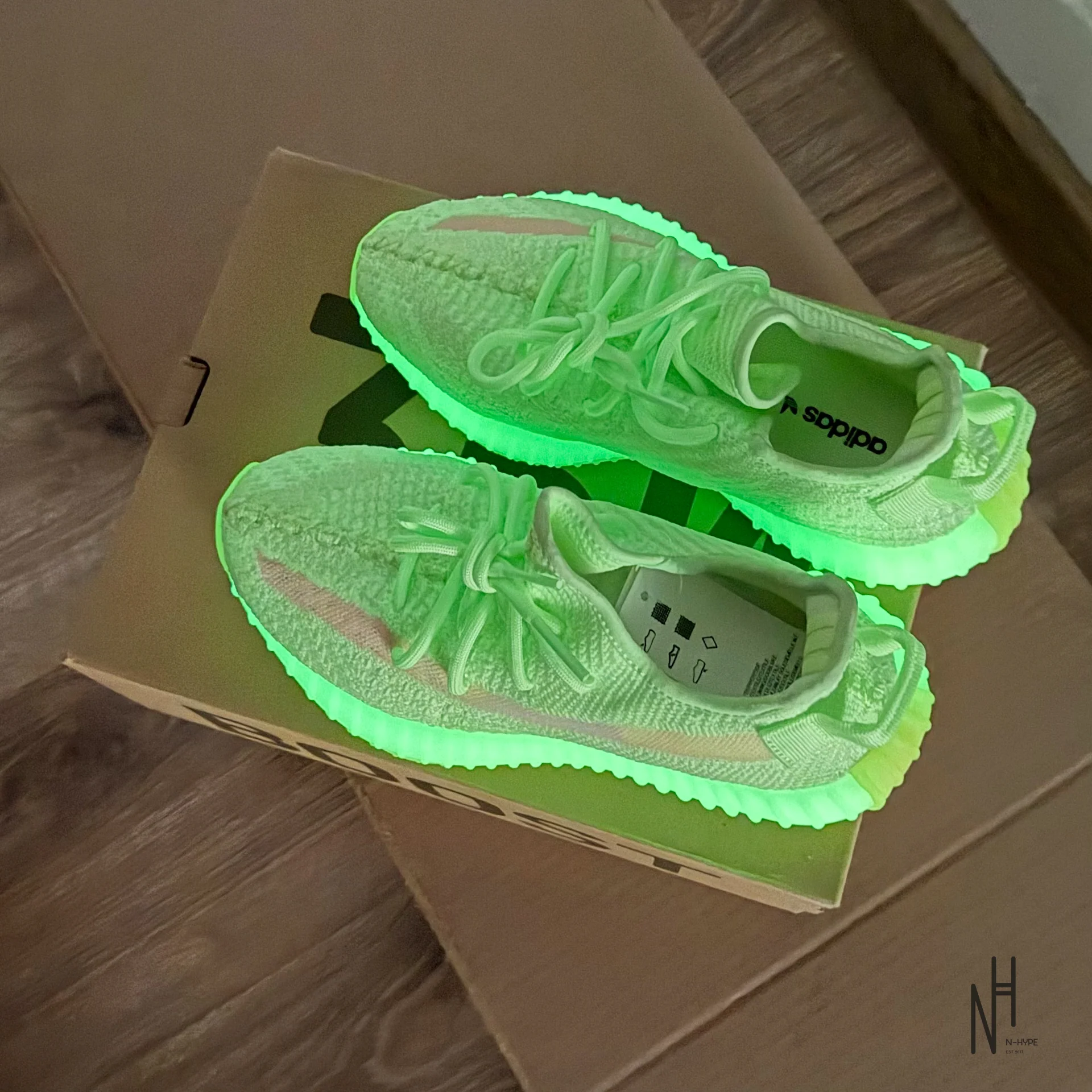Adidas Yeezy Boost 350 V2 Glow - Image 10