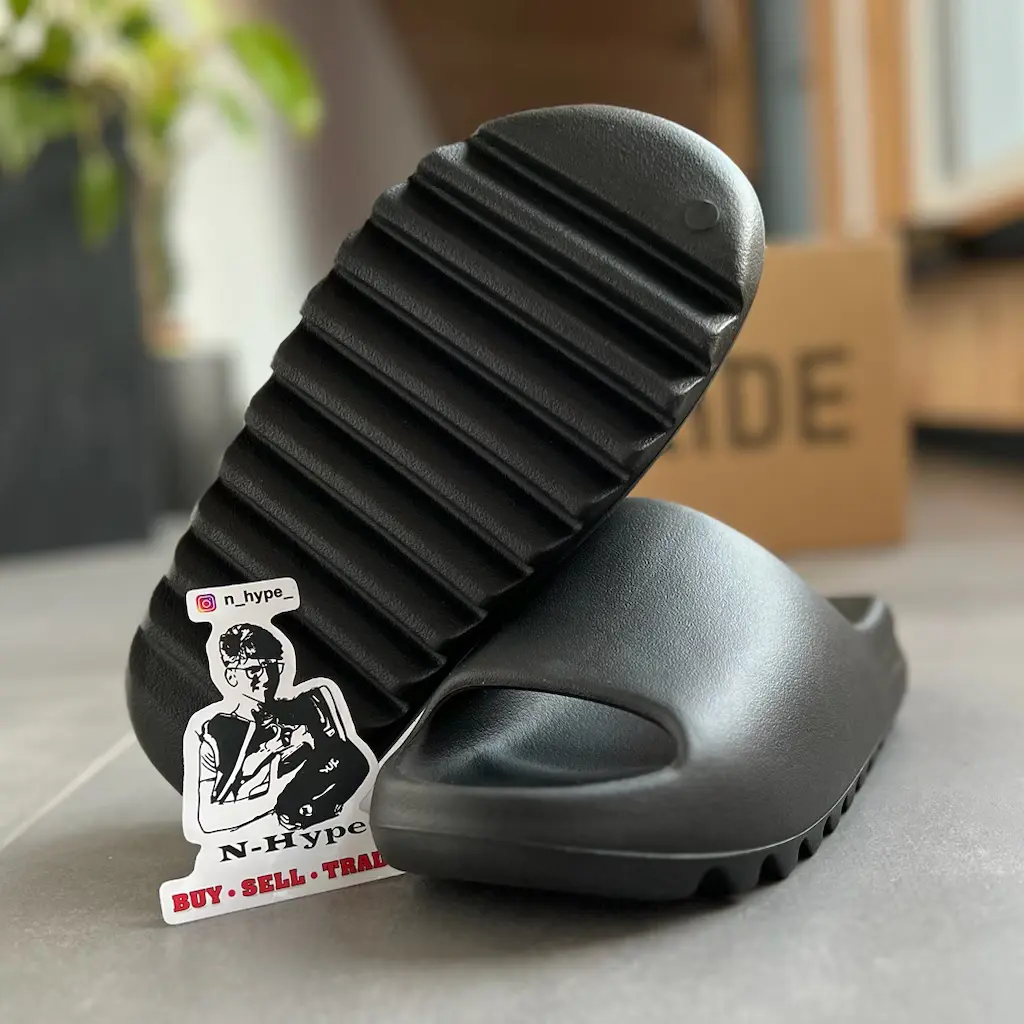 Adidas Yeezy Slide Onyx - Image 4