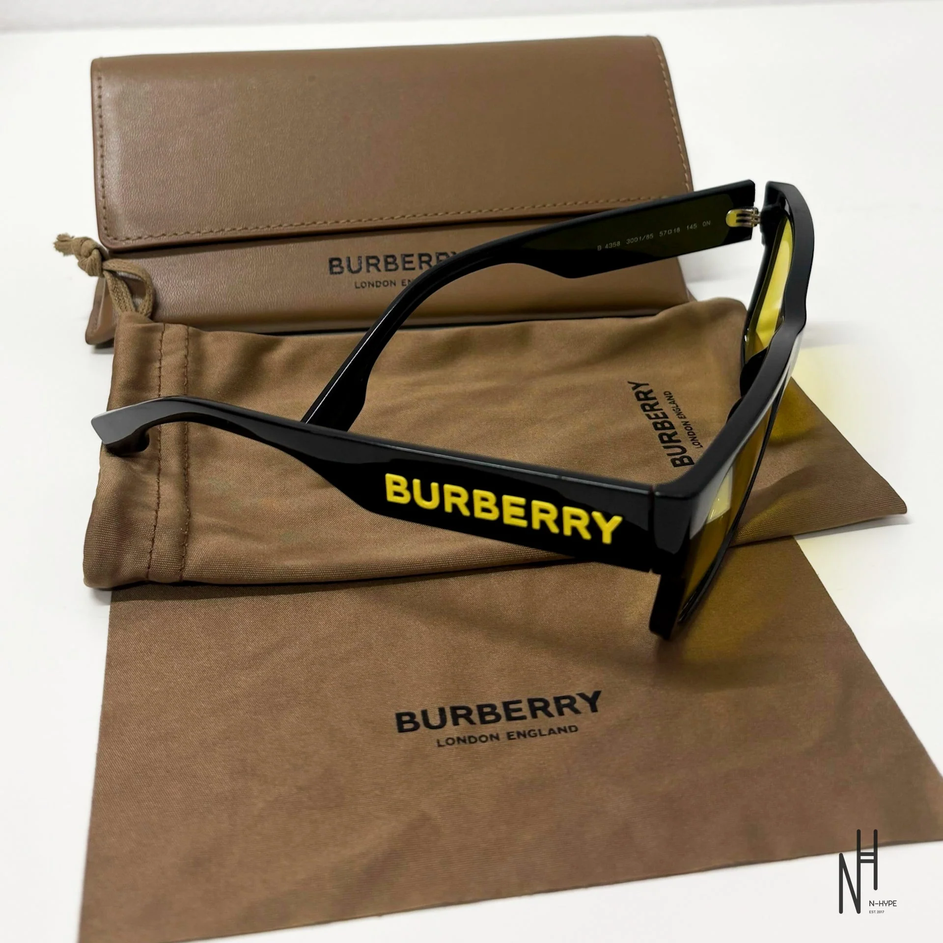 Burberry Knight Sunglasses Black Yellow - Image 2