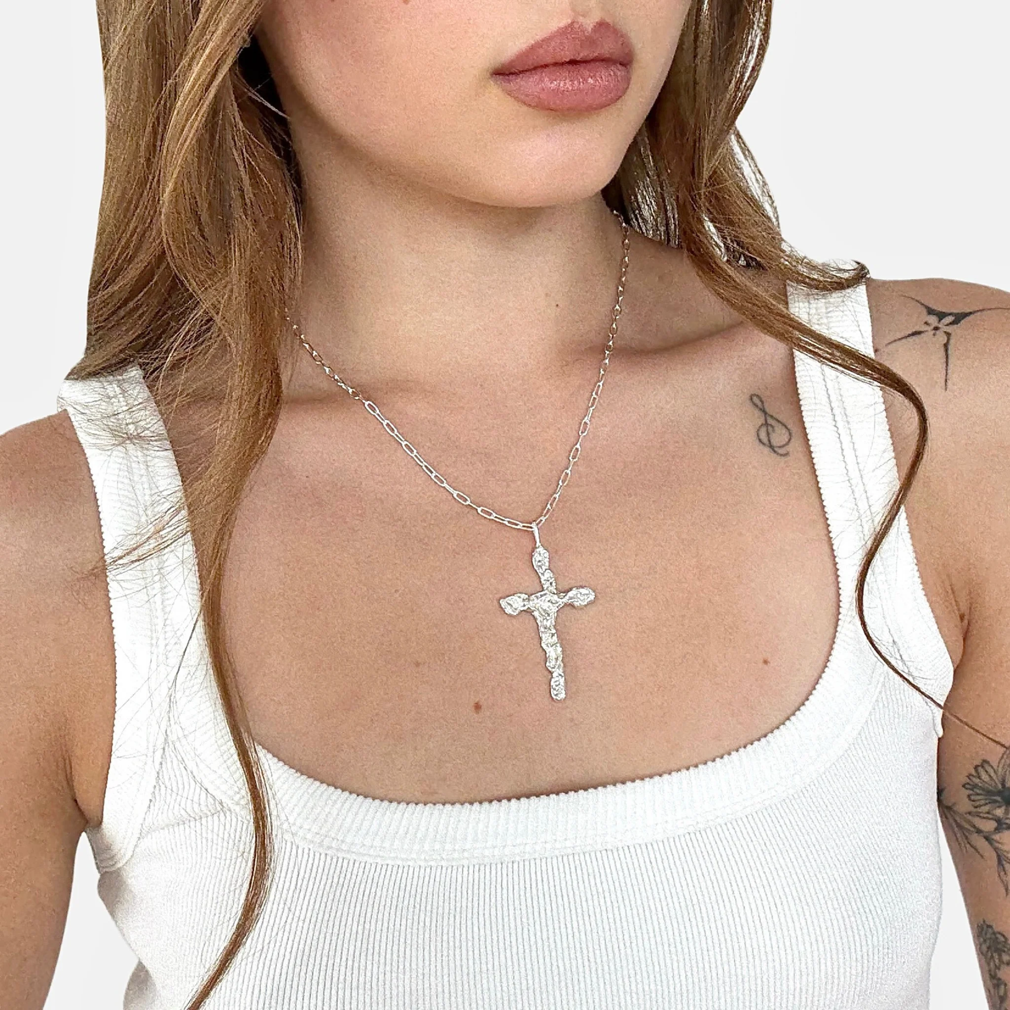 Dwa Głosy Molten Cross Necklace - Image 3