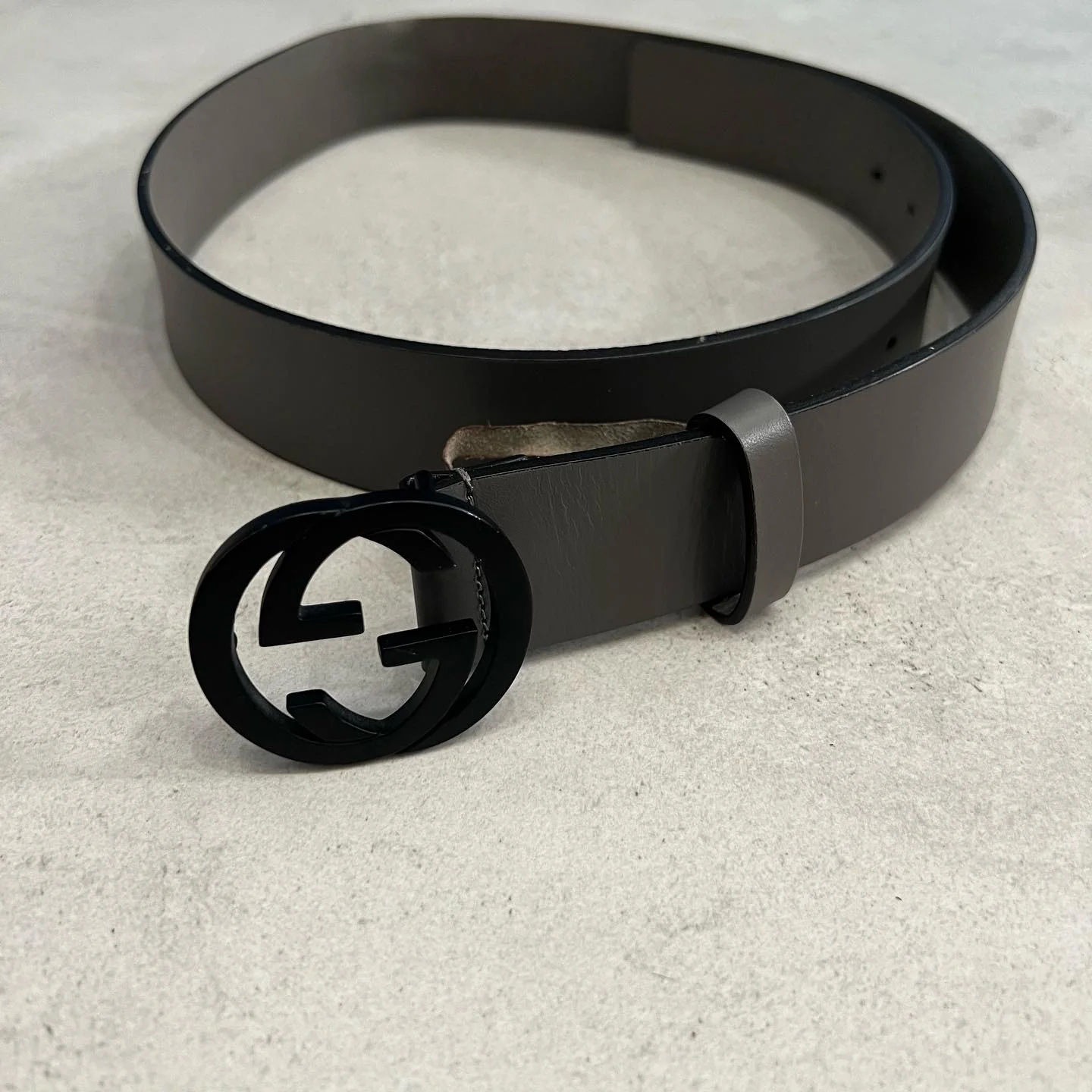 Gucci Matte Buckle Grey Leather Belt - Image 4