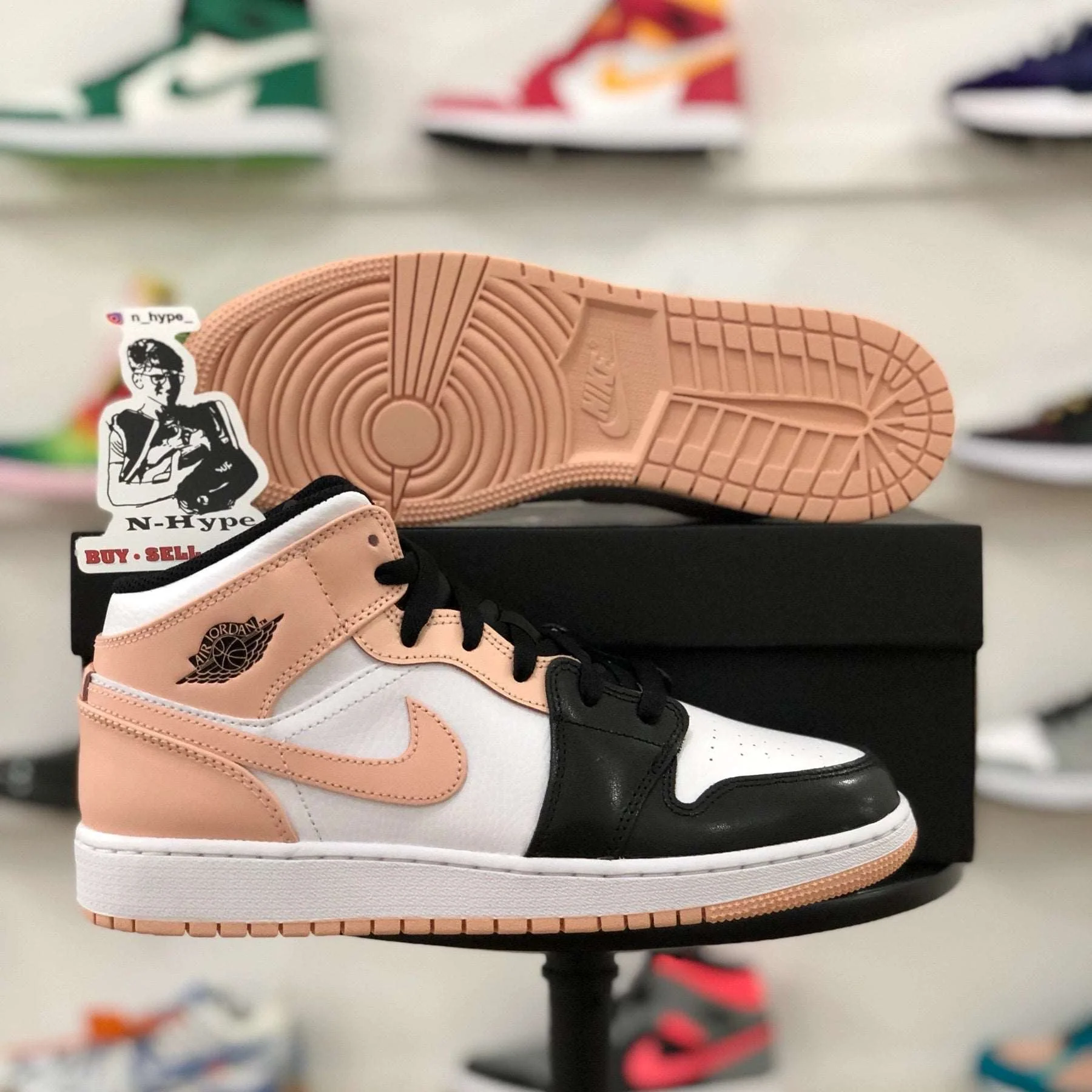 Jordan 1 Mid Arctic Orange Black Toe (GS) - Image 5