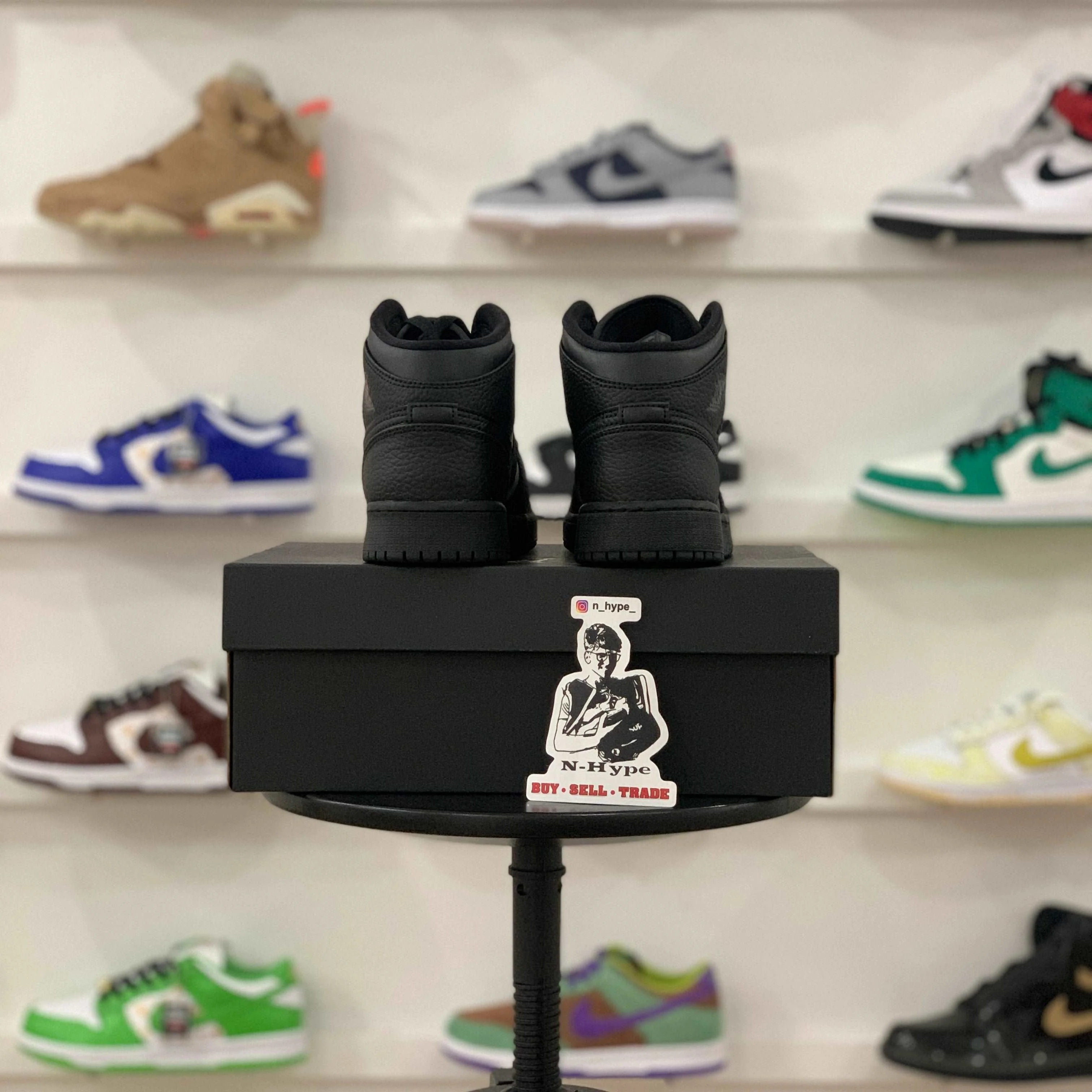 Jordan 1 Mid Black (GS) - Image 5
