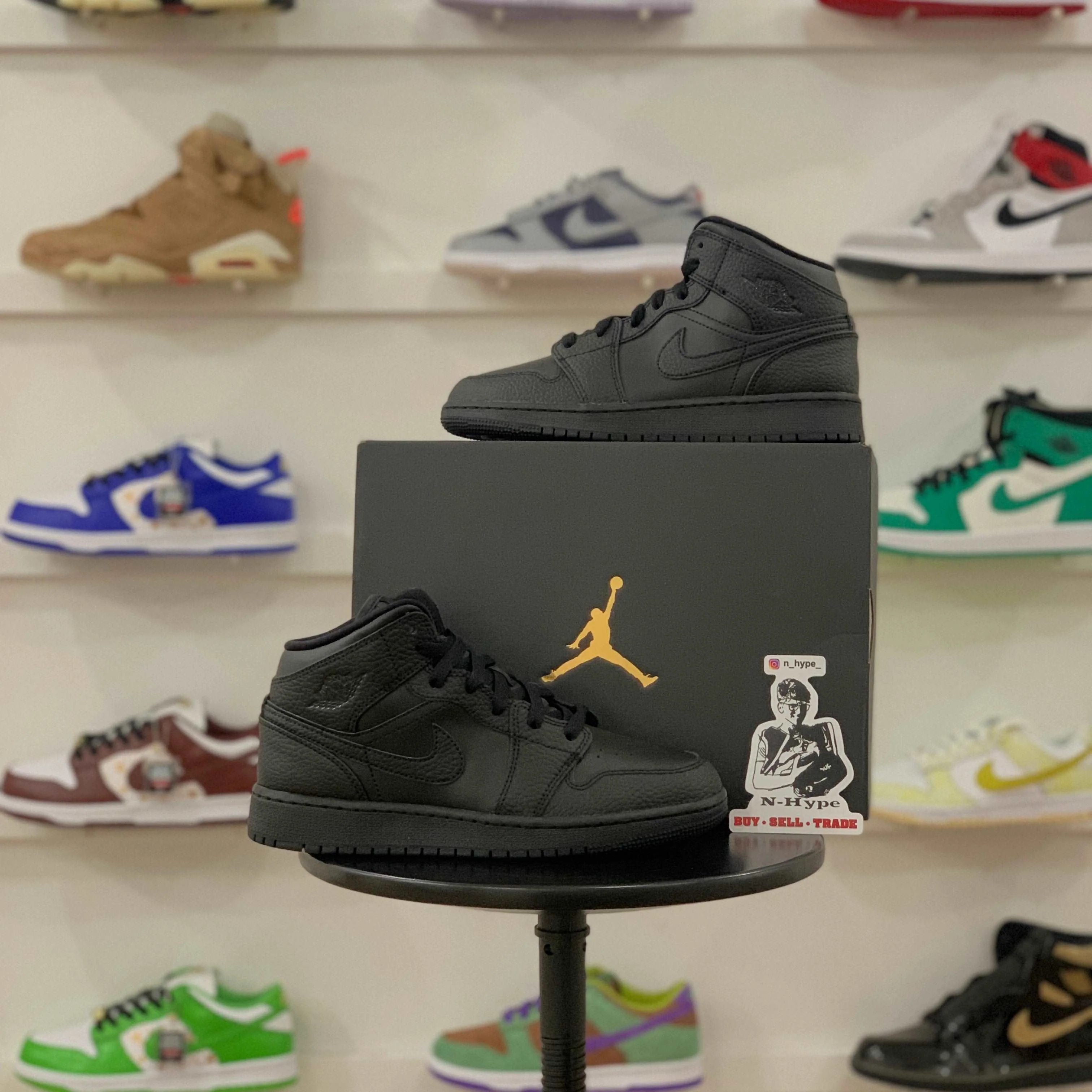 Jordan 1 Mid Black (GS) - Image 6