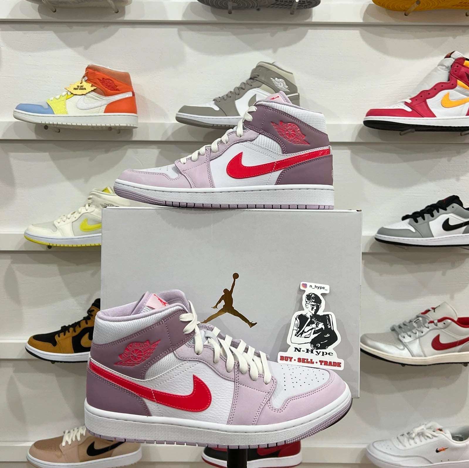 Jordan 1 Mid Valentine's Day (2022) (W) - Image 4