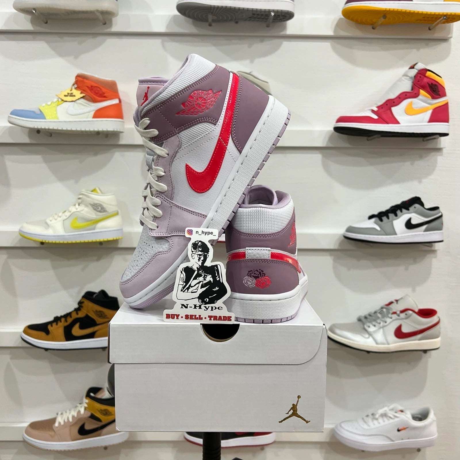 Jordan 1 Mid Valentine's Day (2022) (W) - Image 6