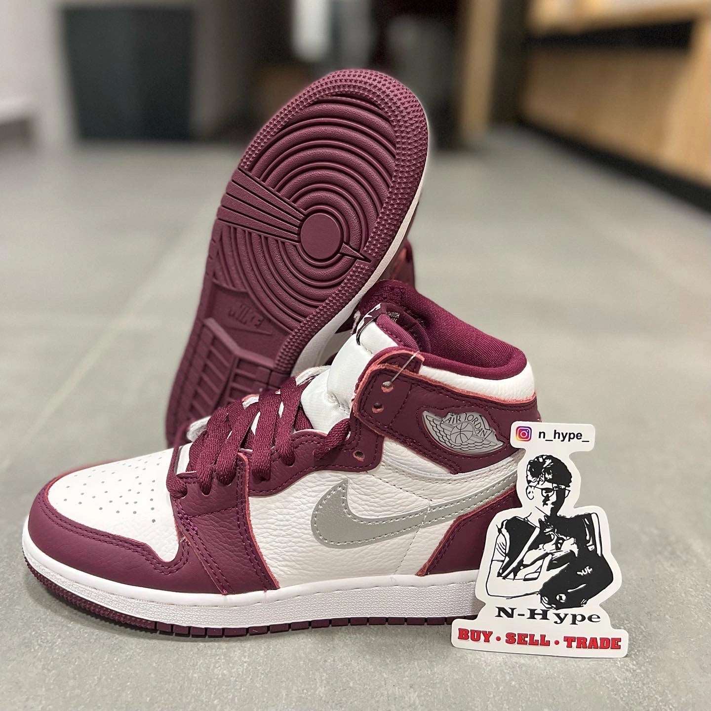 Jordan 1 Retro High OG Bordeaux (GS) - Image 2