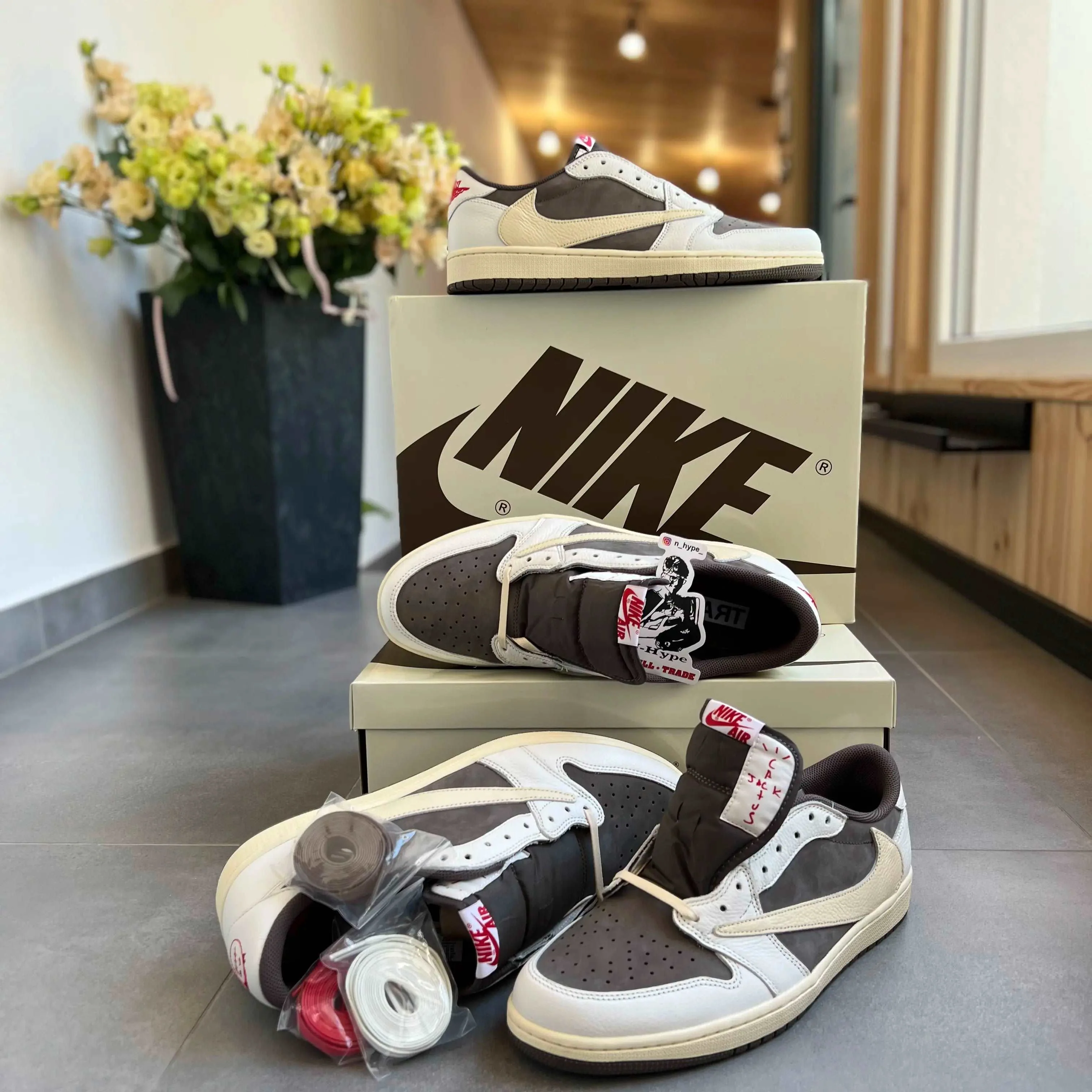 Jordan 1 Retro Low OG SP Travis Scott Reverse Mocha - Image 4