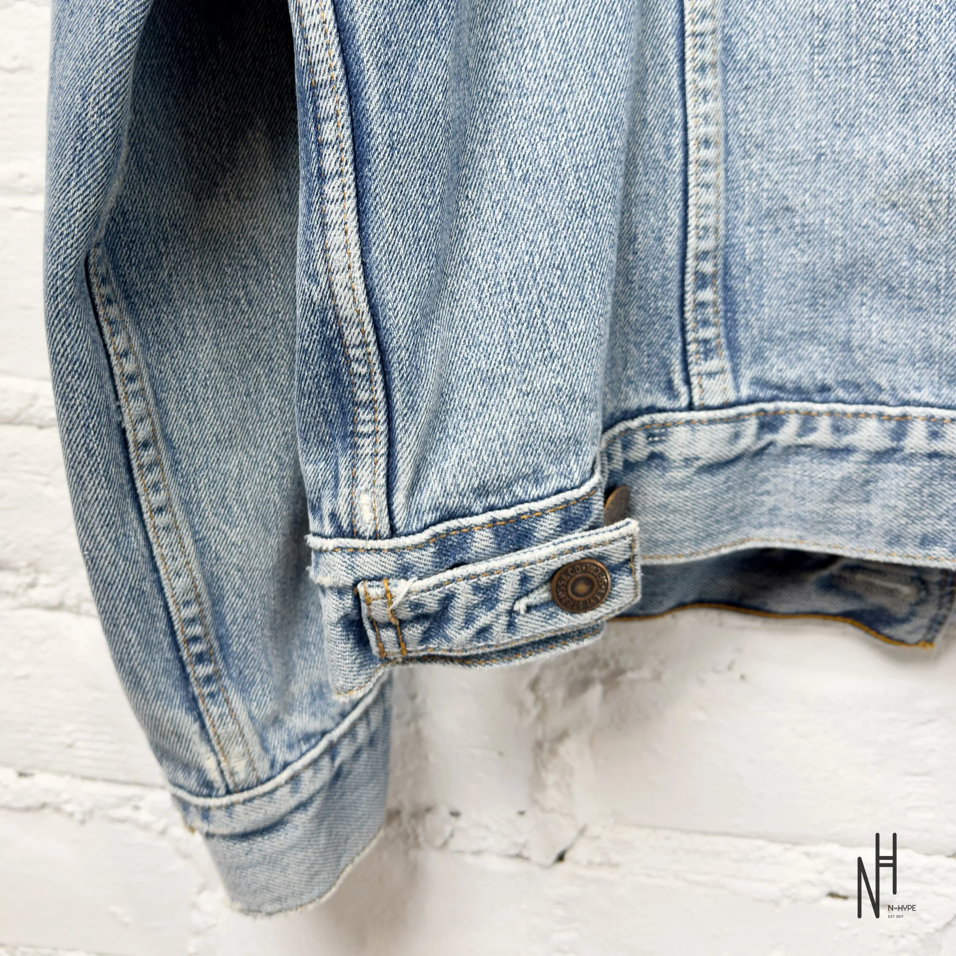 Levi’s Denim Jacket / Light Wash - Image 9
