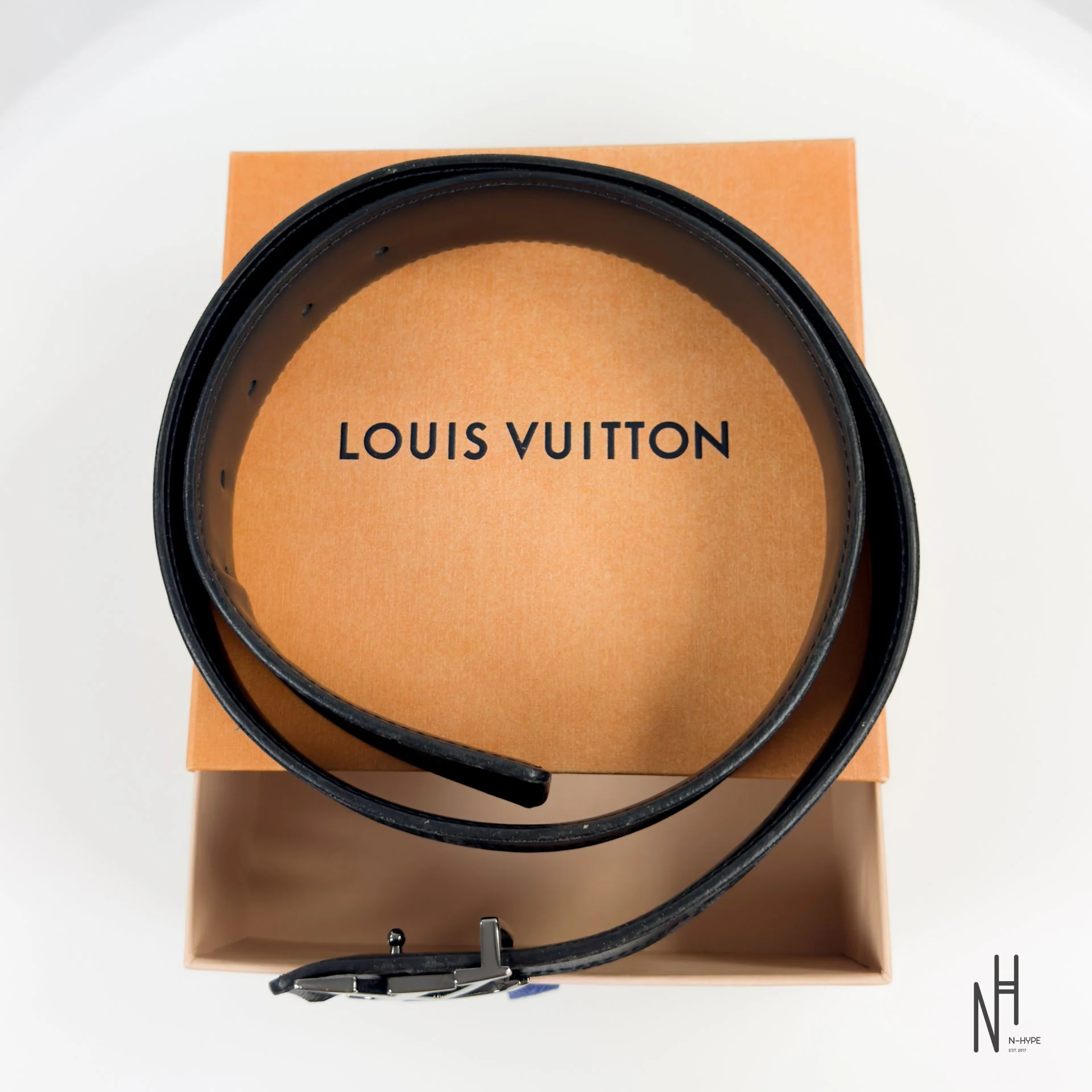 Louis Vuitton LV Initiales 40 mm Reversible Monogram Eclipse - Image 2