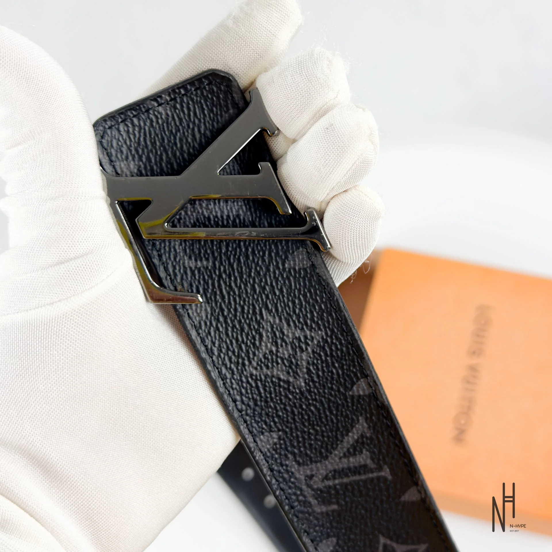Louis Vuitton LV Initiales 40 mm Reversible Monogram Eclipse - Image 4