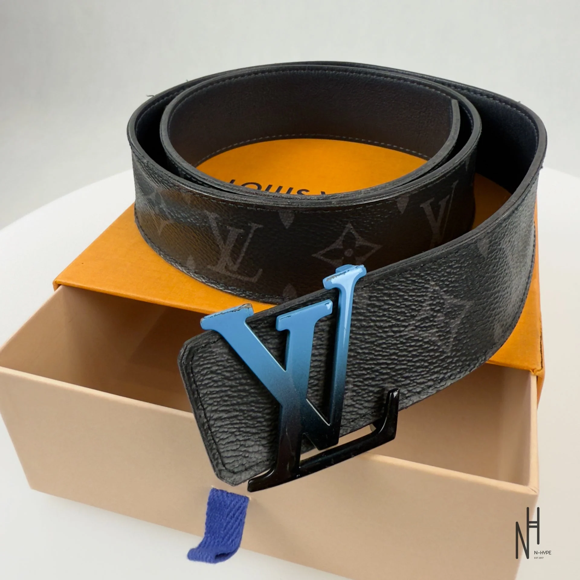 Louis Vuitton LV Sunset Revelsible Belt Monogram 40 MM Black / Blue Buckle - Image 2