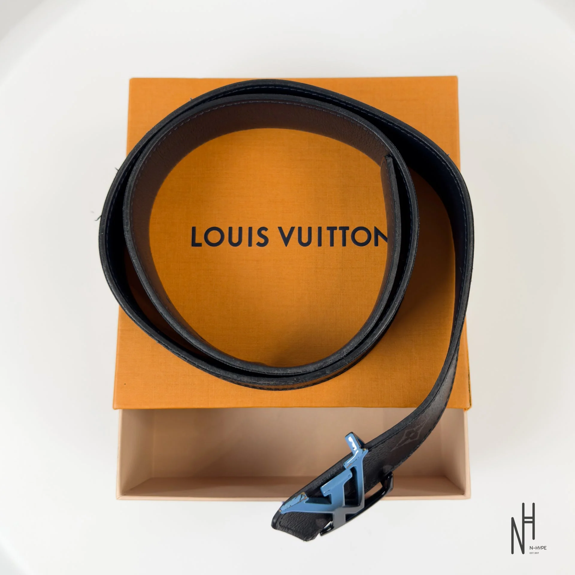 Louis Vuitton LV Sunset Revelsible Belt Monogram 40 MM Black / Blue Buckle - Image 4