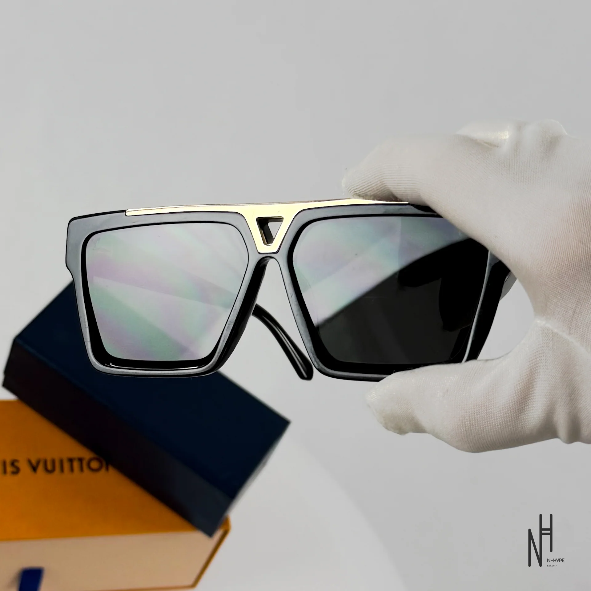 Louis Vuitton Sunglasses Black Gold - Image 5