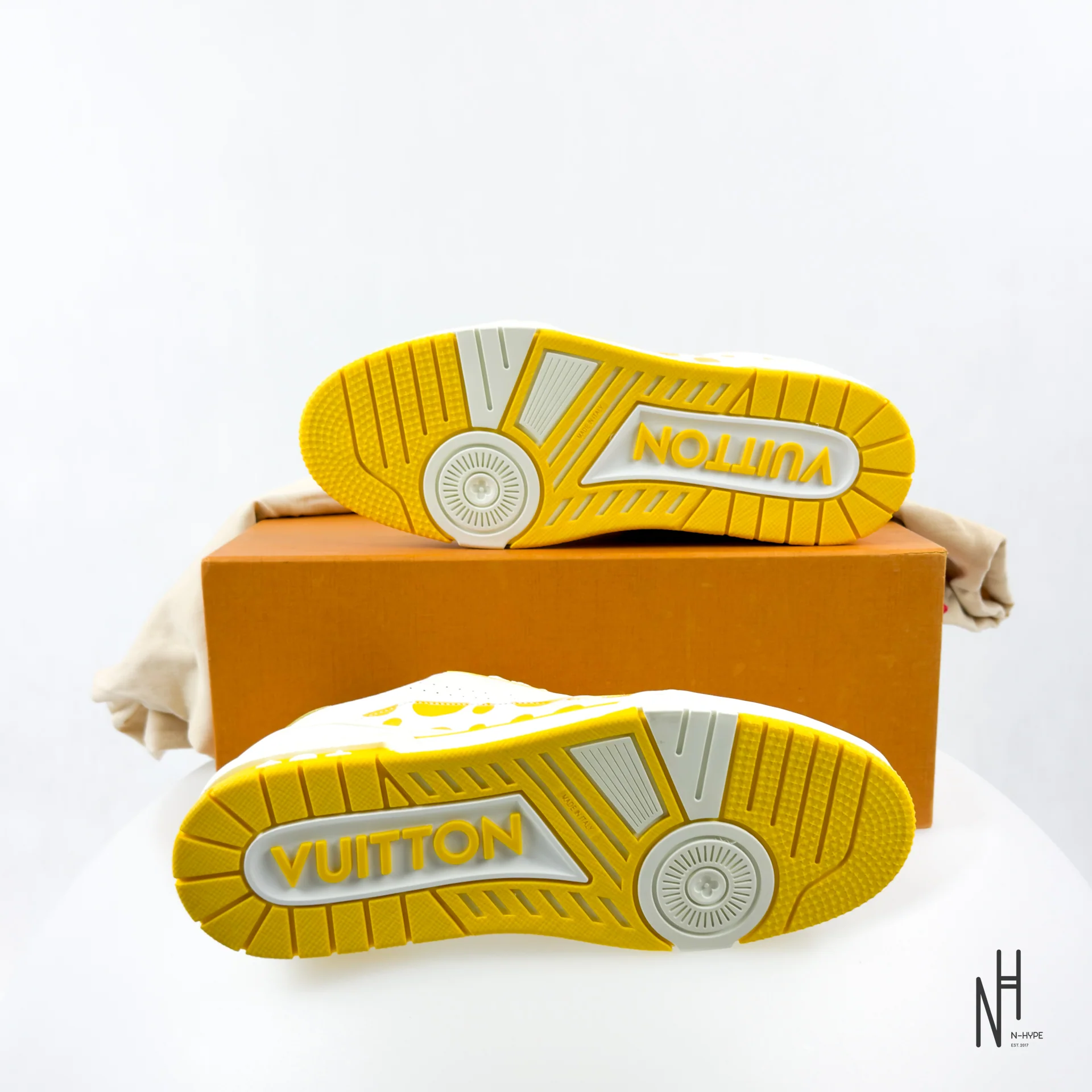 Louis Vuitton x Yayoi Kusama LV Trainer Sneaker White Yellow - Image 3