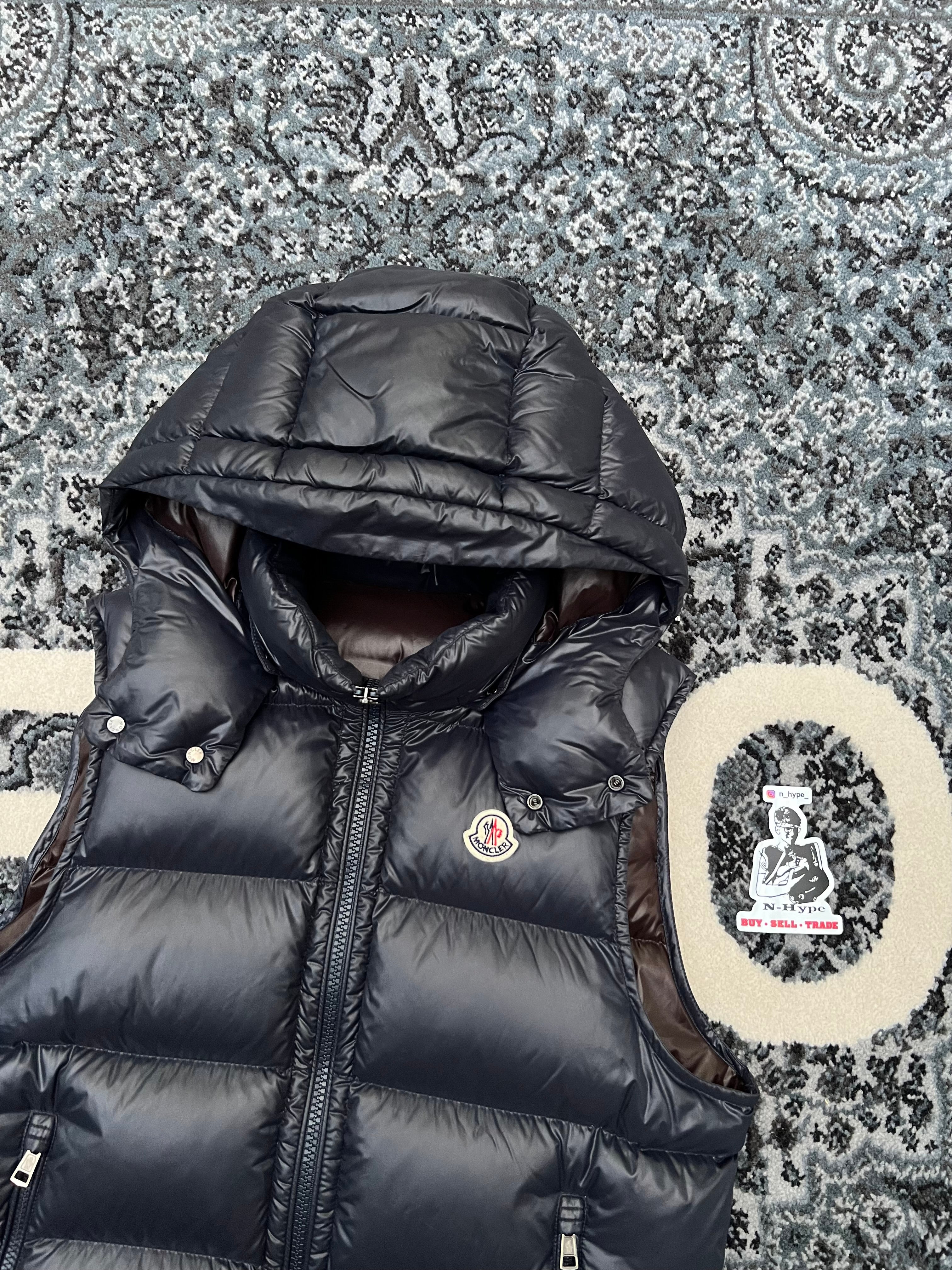 Moncler Bormes Puffer Vest Navy - Image 2
