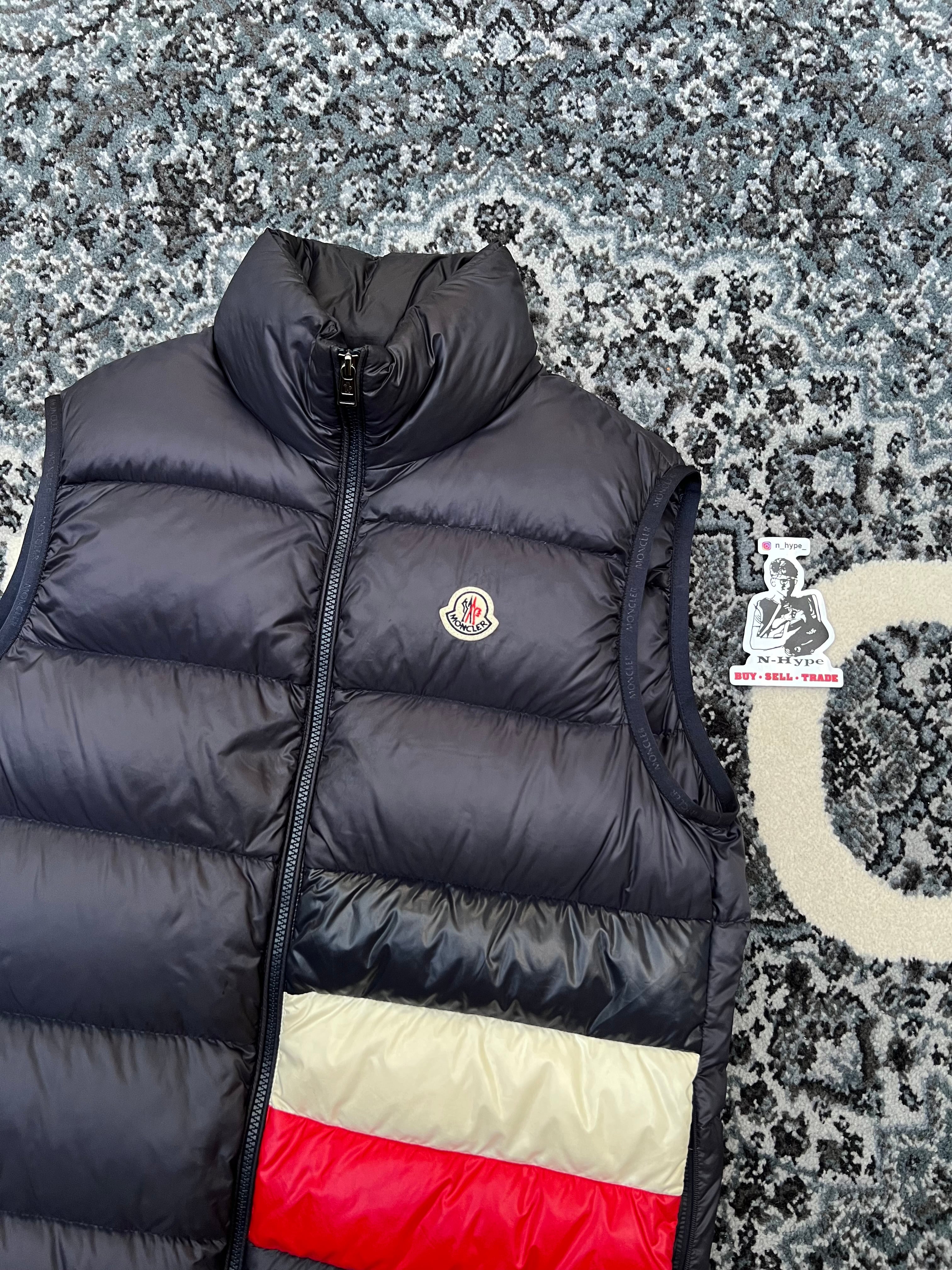 Moncler Sovex Down Gilet Navy - Image 2