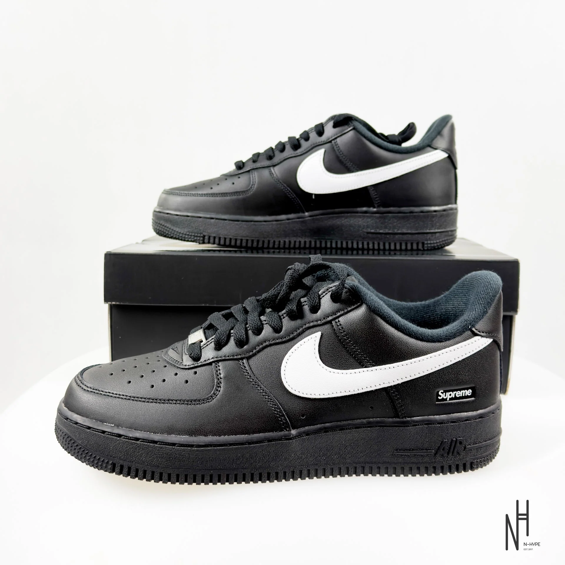 Nike Air Force 1 Low Supreme Black White - Image 4