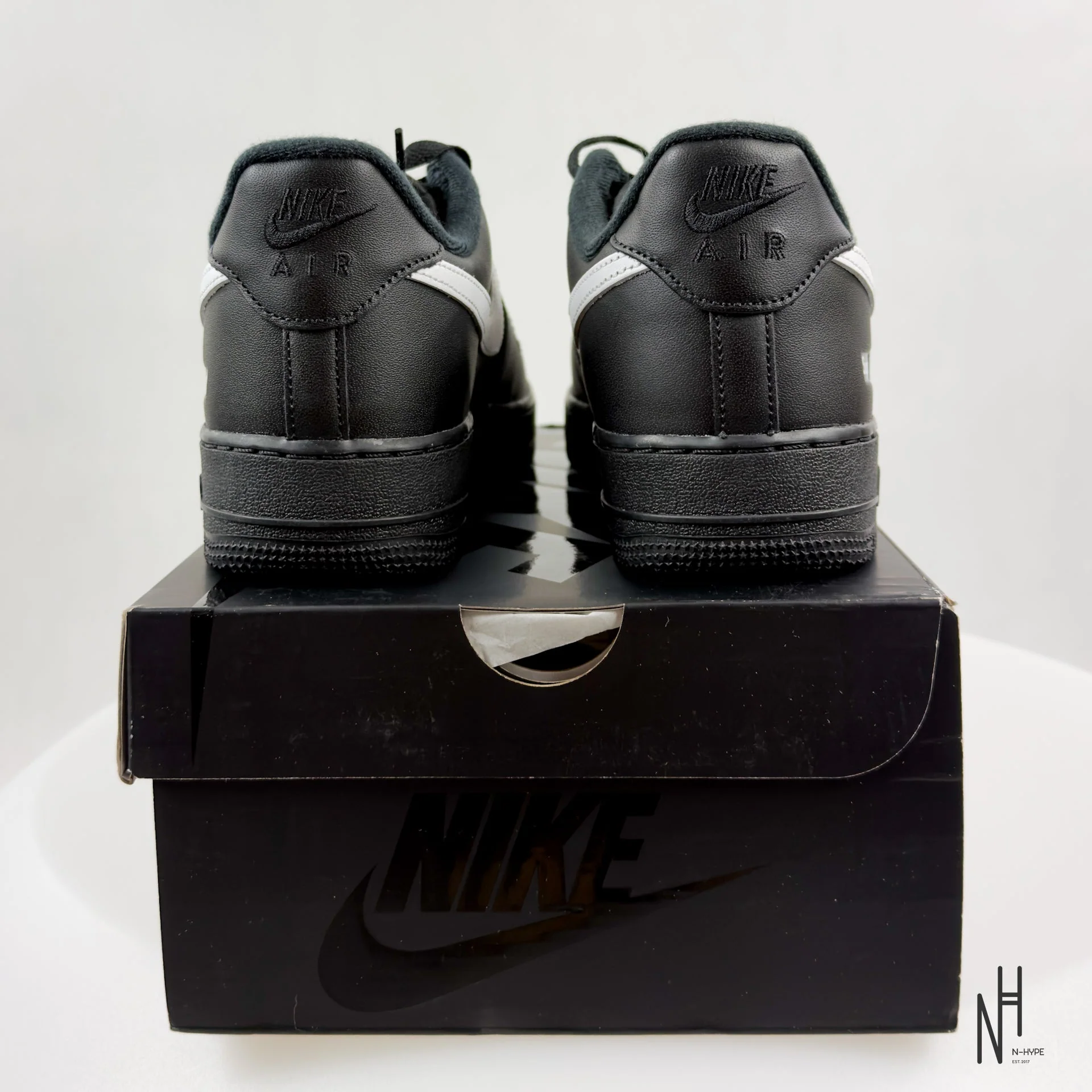 Nike Air Force 1 Low Supreme Black White - Image 5