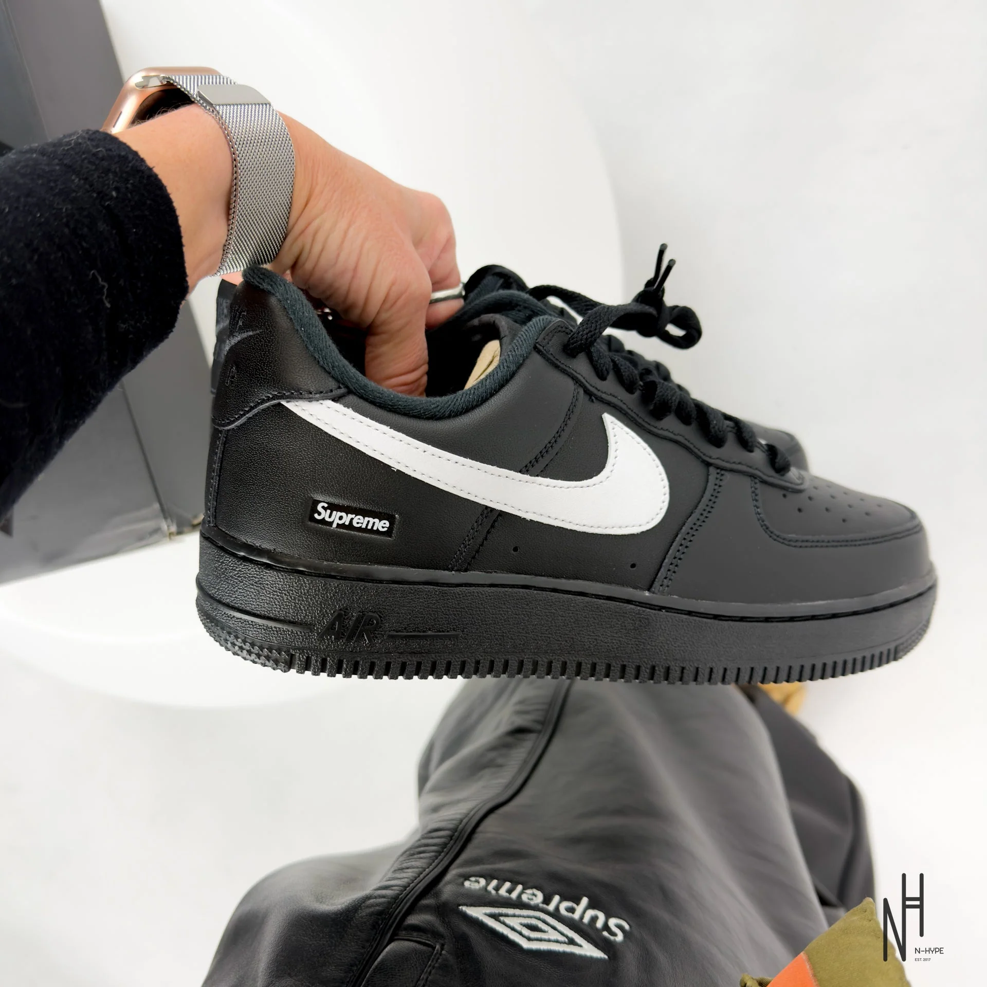 Nike Air Force 1 Low Supreme Black White - Image 8