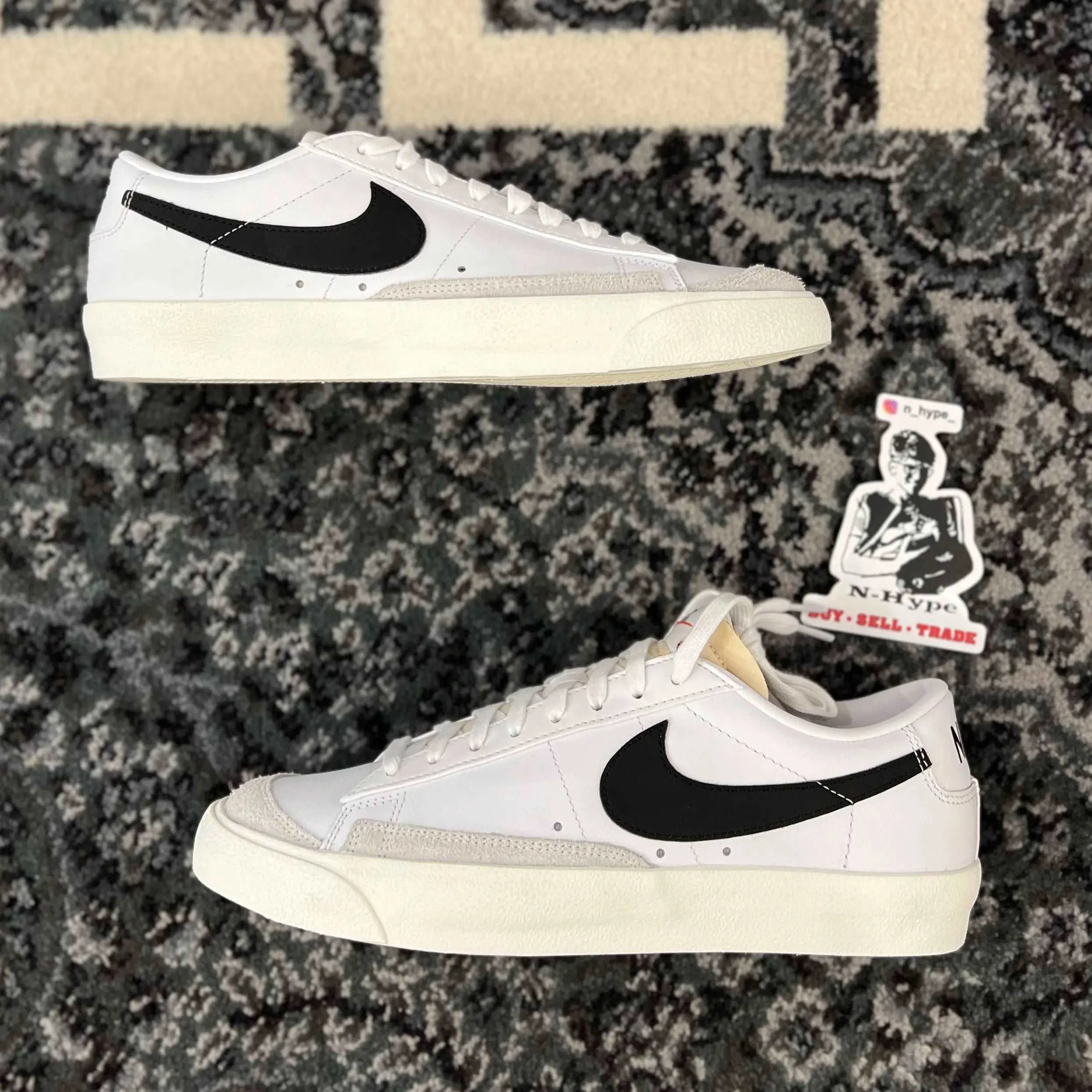 Nike Blazer Low 77 Vintage White Black - Image 2