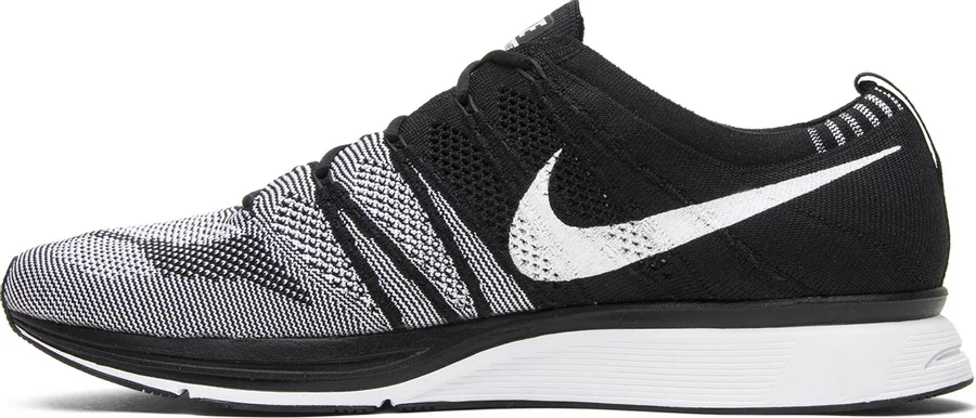 Nike Flyknit Trainer Oreo - Image 2