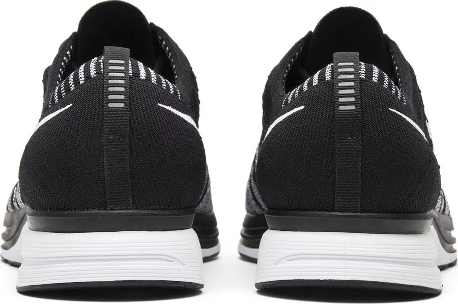 Nike Flyknit Trainer Oreo - Image 3