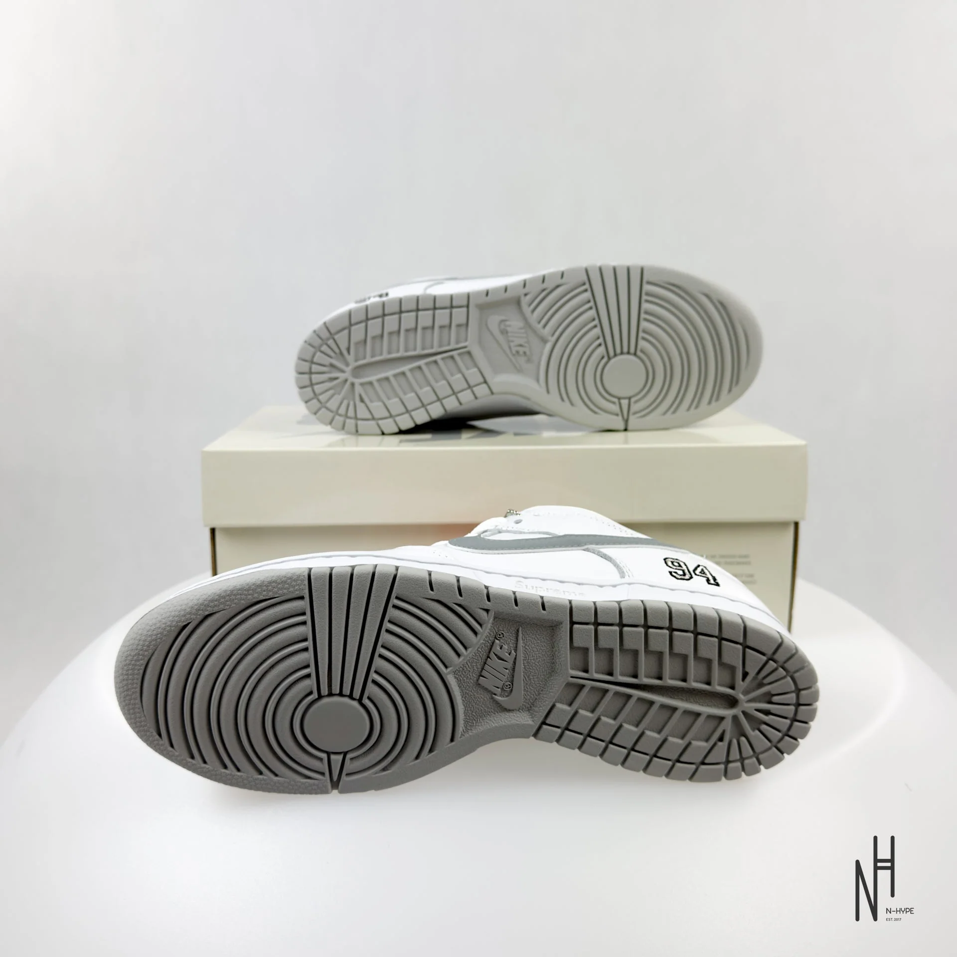 Nike SB Dunk Low Supreme 94 White Metallic Silver - Image 6