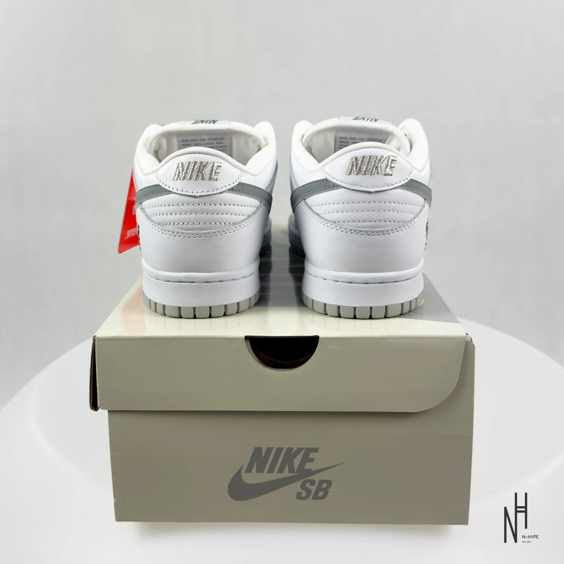 Nike SB Dunk Low Supreme 94 White Metallic Silver - Image 7