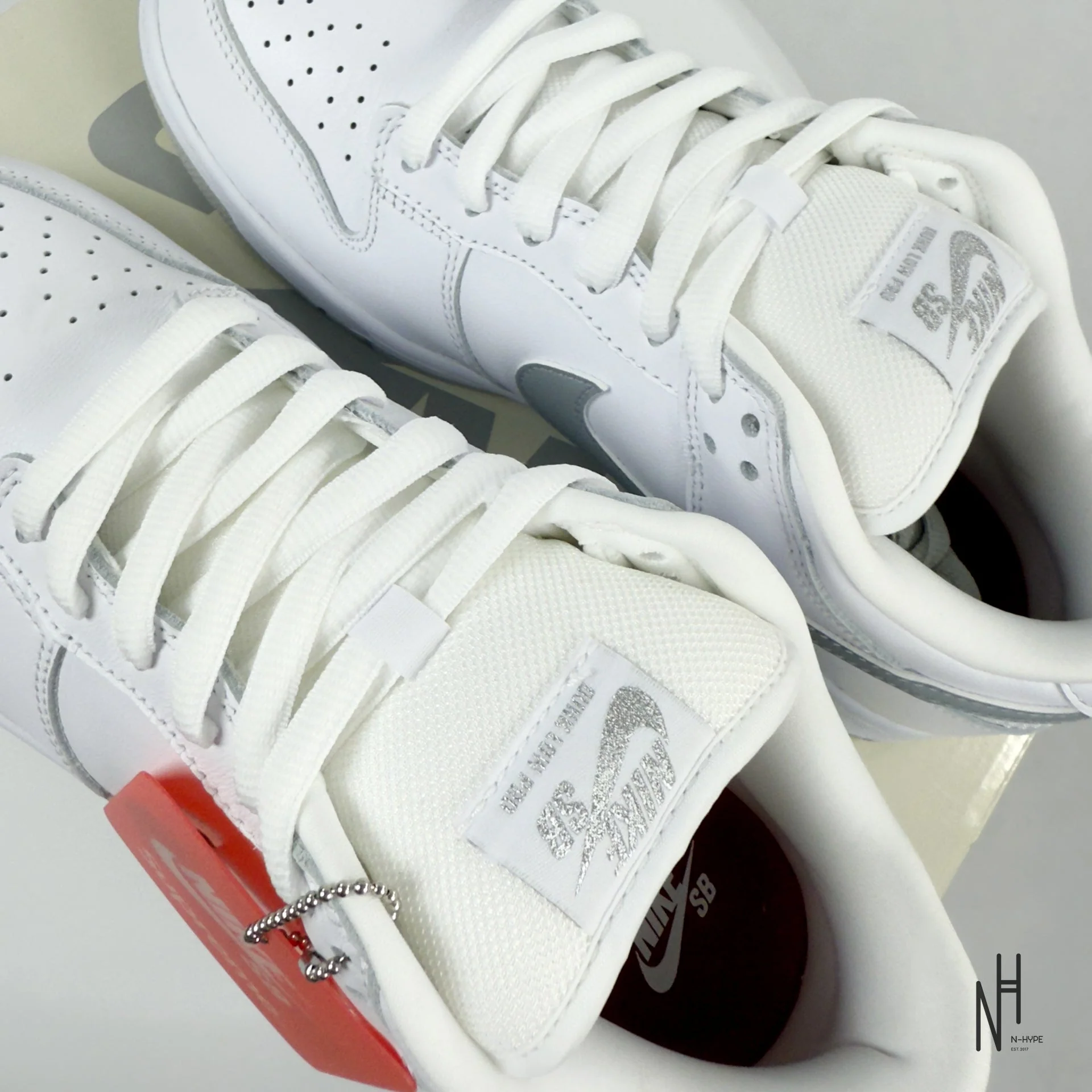 Nike SB Dunk Low Supreme 94 White Metallic Silver - Image 9