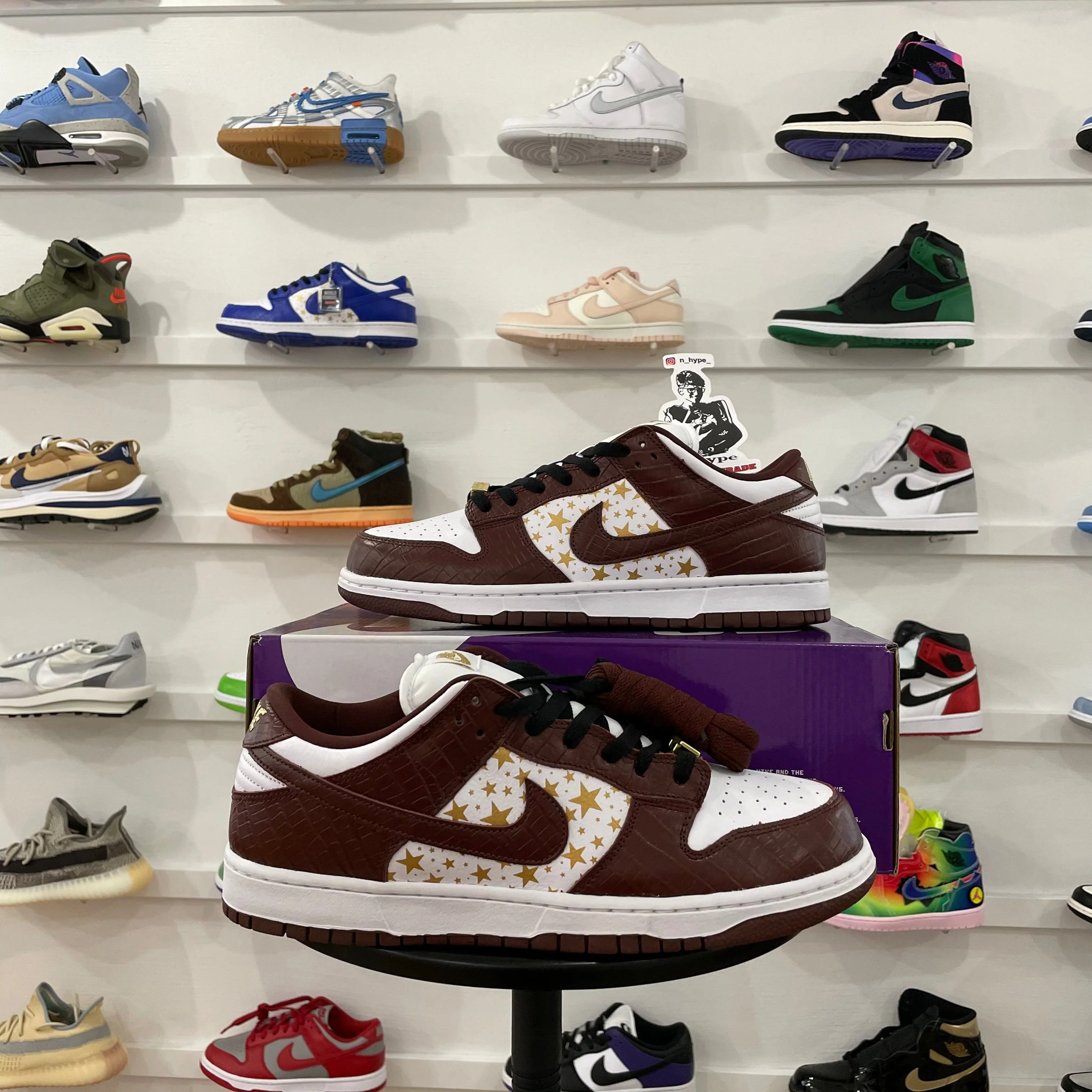 Nike SB Dunk Low Supreme Stars Barkroot Brown (2021) - Image 4