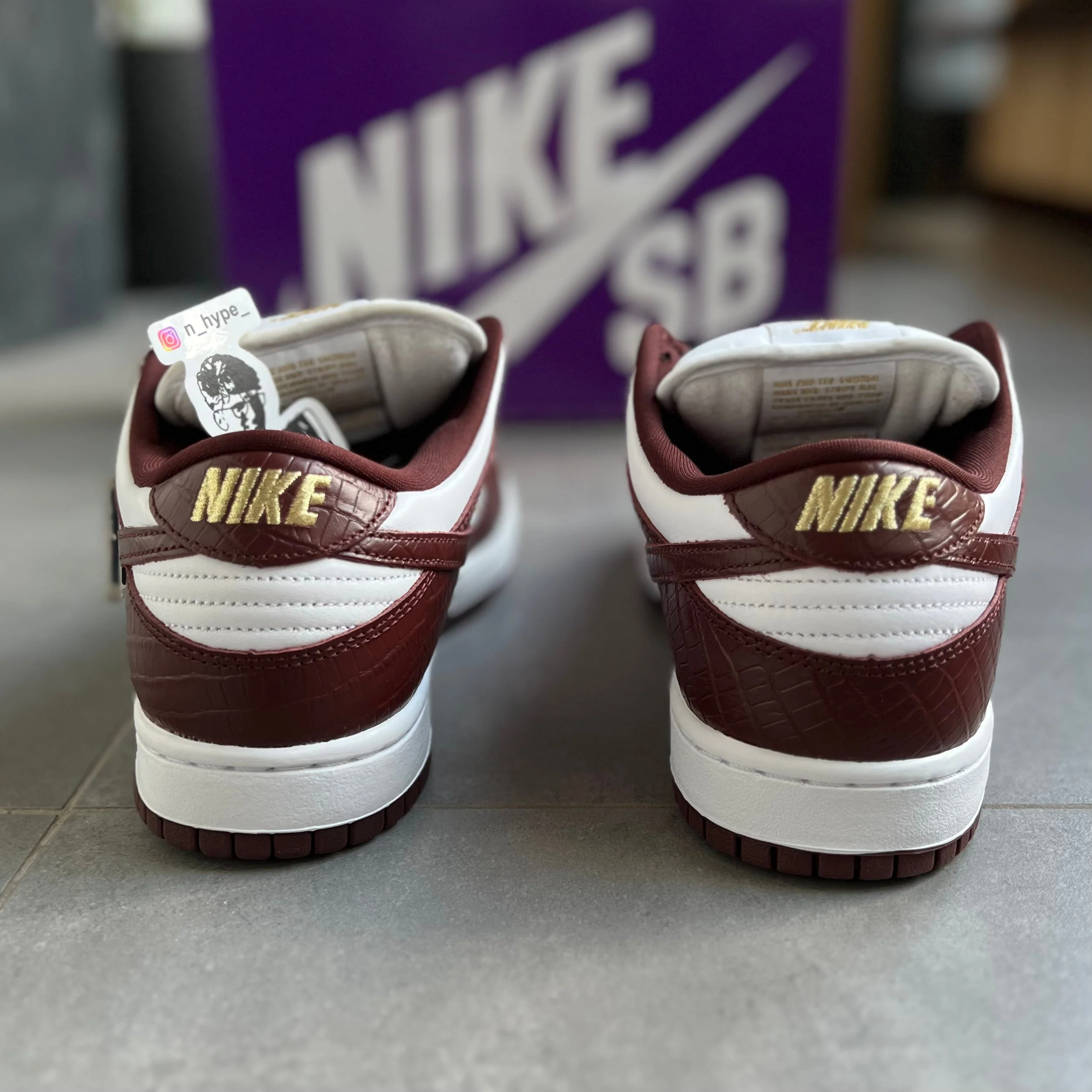 Nike SB Dunk Low Supreme Stars Barkroot Brown (2021) - Image 6