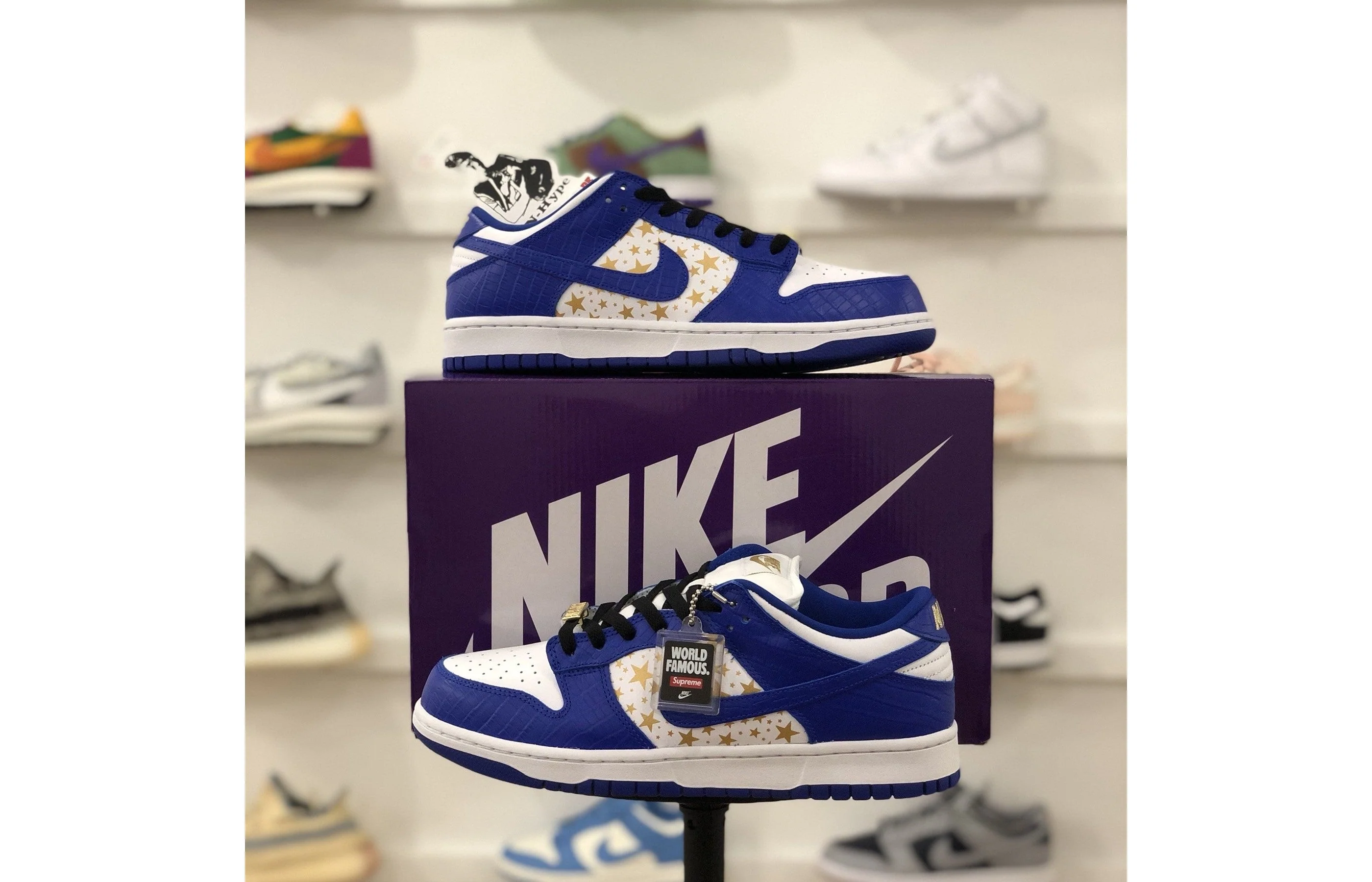 Nike SB Dunk Low Supreme Stars Hyper Royal (2021) - Image 4