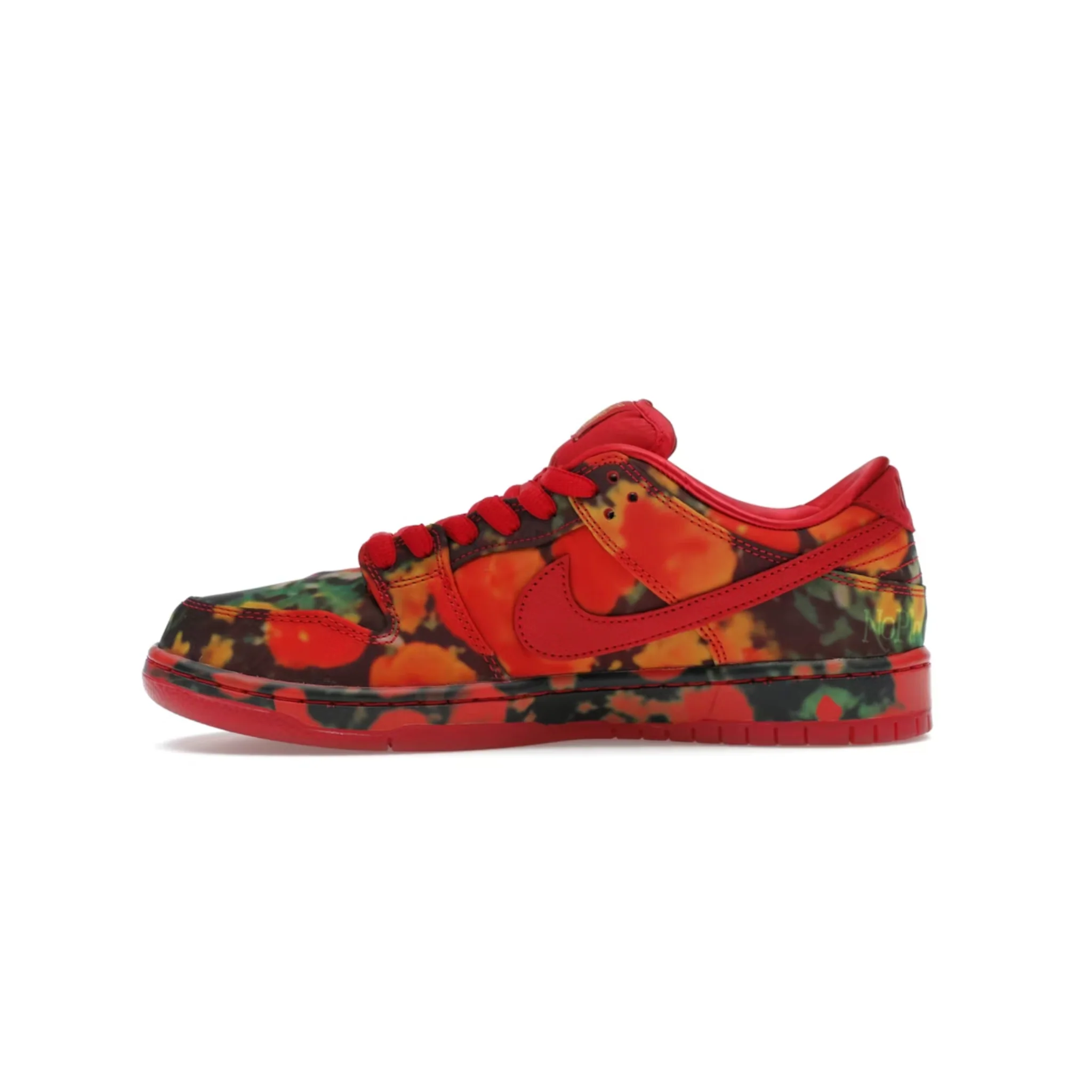 Nike SB Dunk Low The Wizard of Oz Poppy Field - Image 2