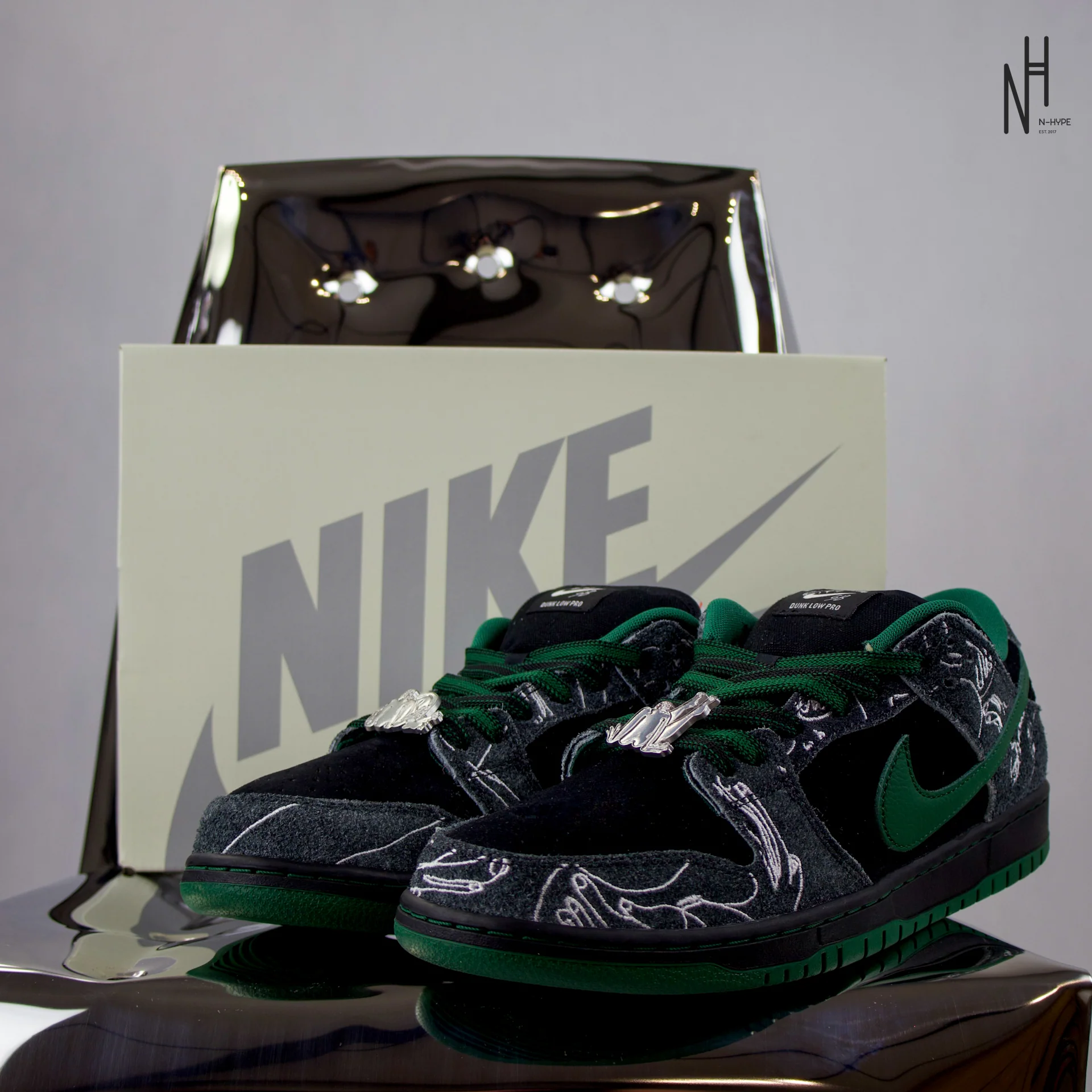 Nike SB Dunk Low There Skateboards - Image 4