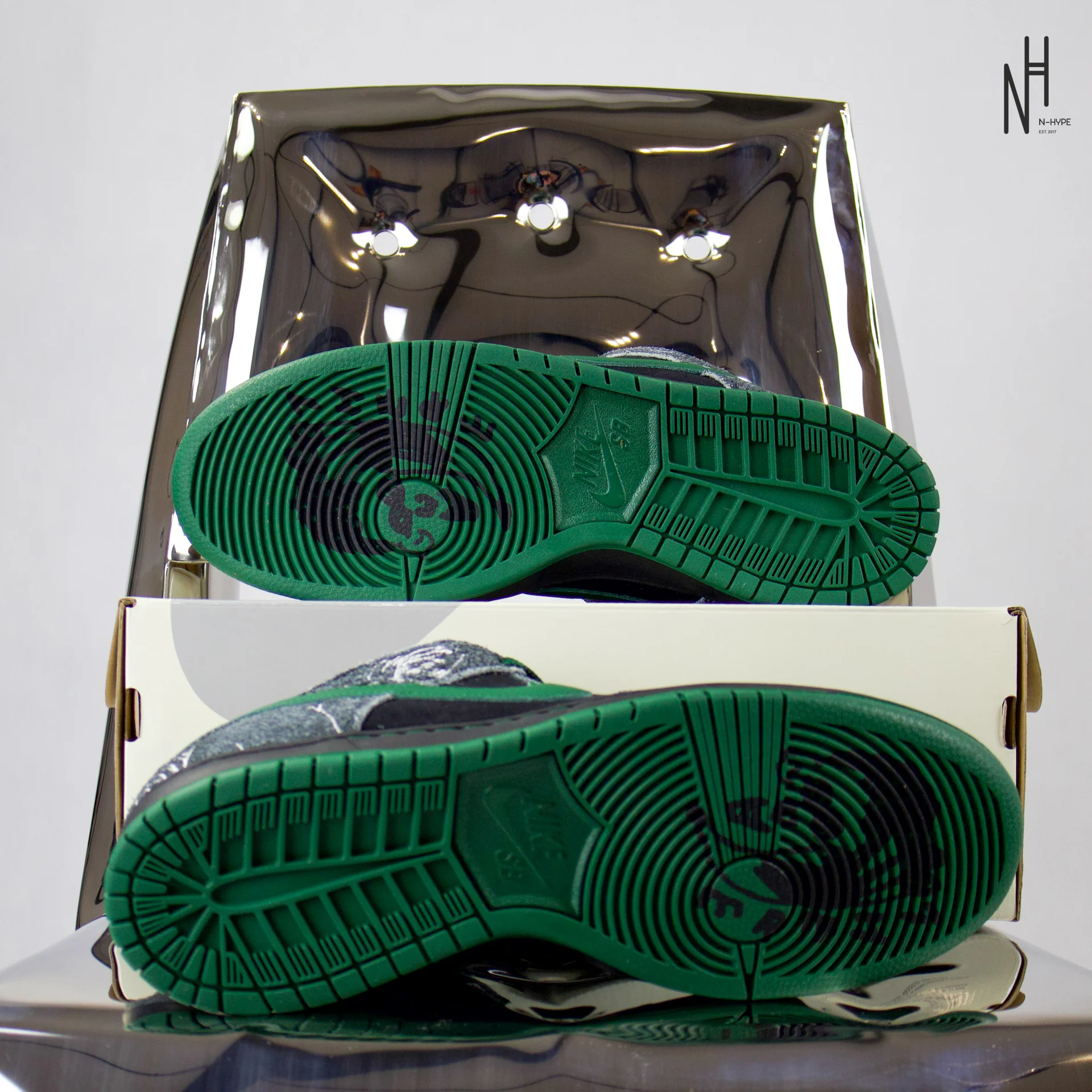 Nike SB Dunk Low There Skateboards - Image 6