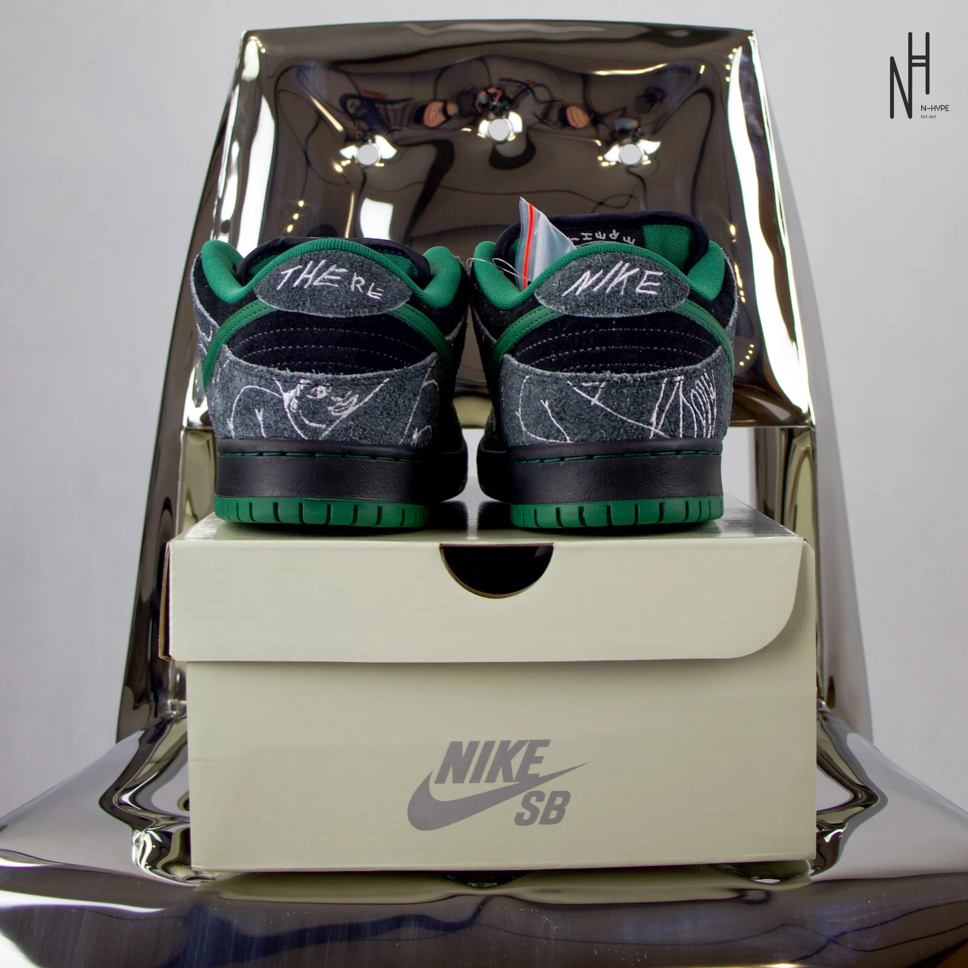 Nike SB Dunk Low There Skateboards - Image 7