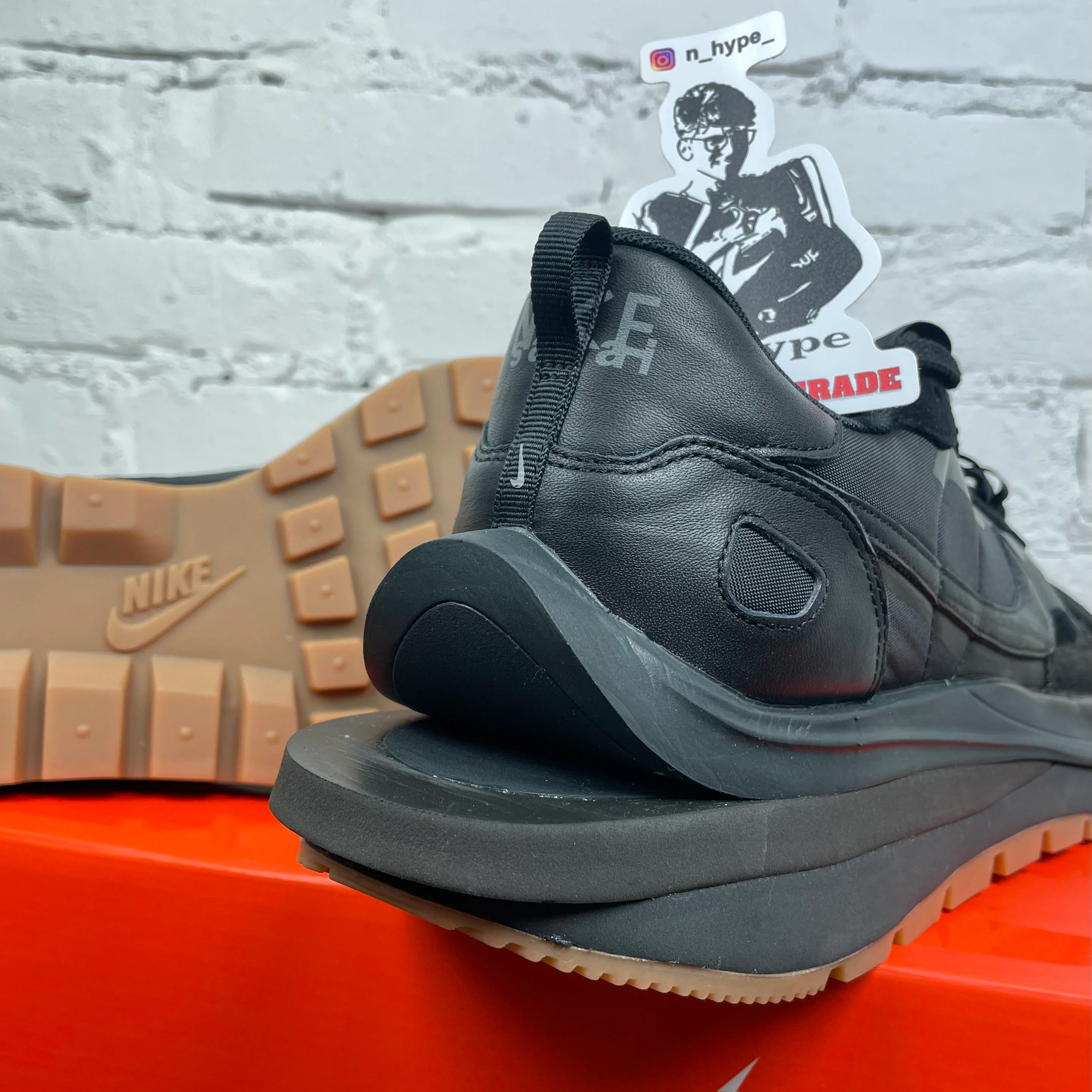 Nike Vaporwaffle sacai Black Gum - Image 6