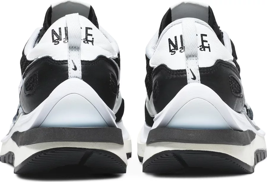 Nike Vaporwaffle sacai Black White - Image 3