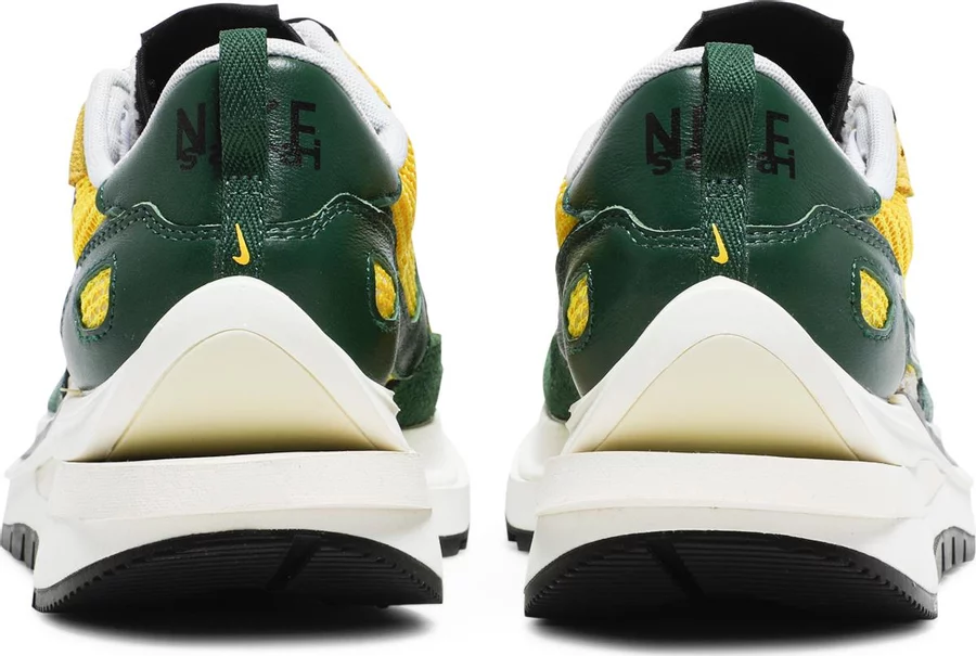 Nike Vaporwaffle sacai Tour Yellow Stadium Green - Image 3