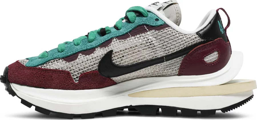 Nike Vaporwaffle sacai Villain Red Neptune Green - Image 2