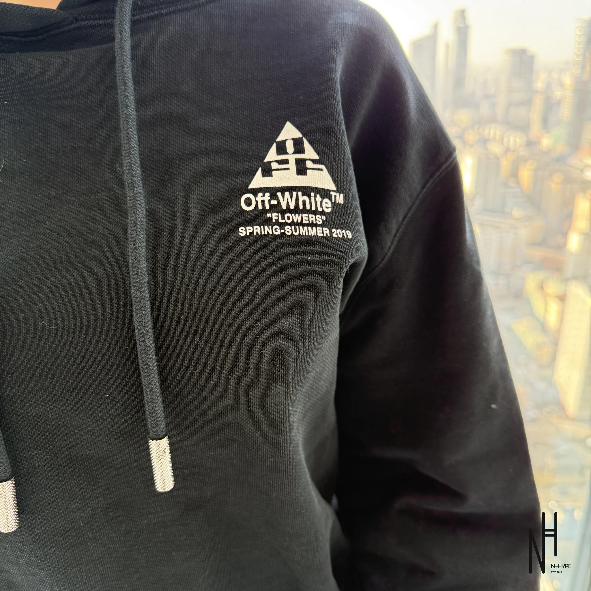 OFF-WHITE Logo Printed Cropped Sweatshirt Hoodie In Black - Image 3