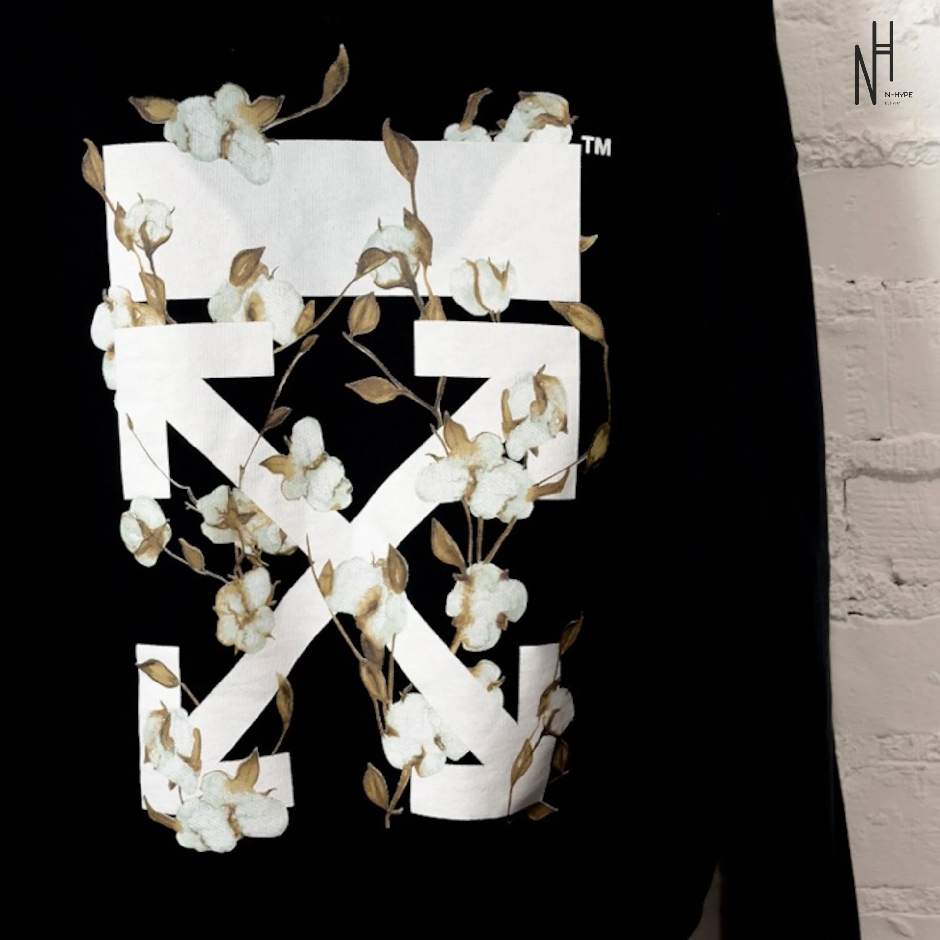 OFF-WHITE Logo Printed Cropped Sweatshirt Hoodie In Black - Image 6