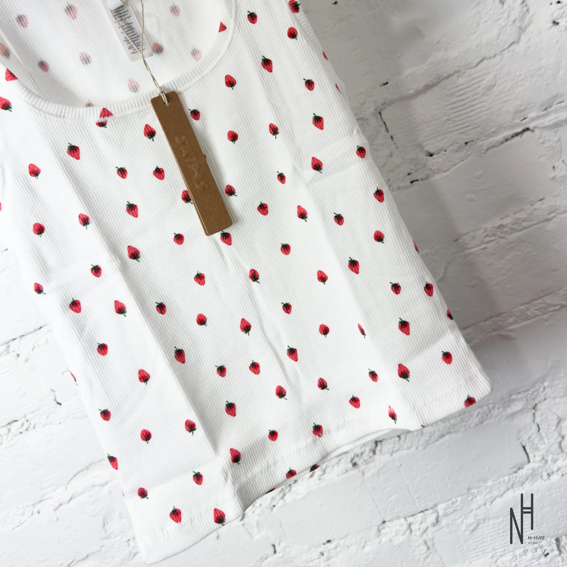 SKIMS Cotton Rib Tank Snow Strawberry Print - Image 6