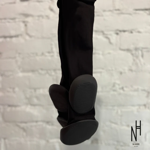 YZY Pod Black - Image 2